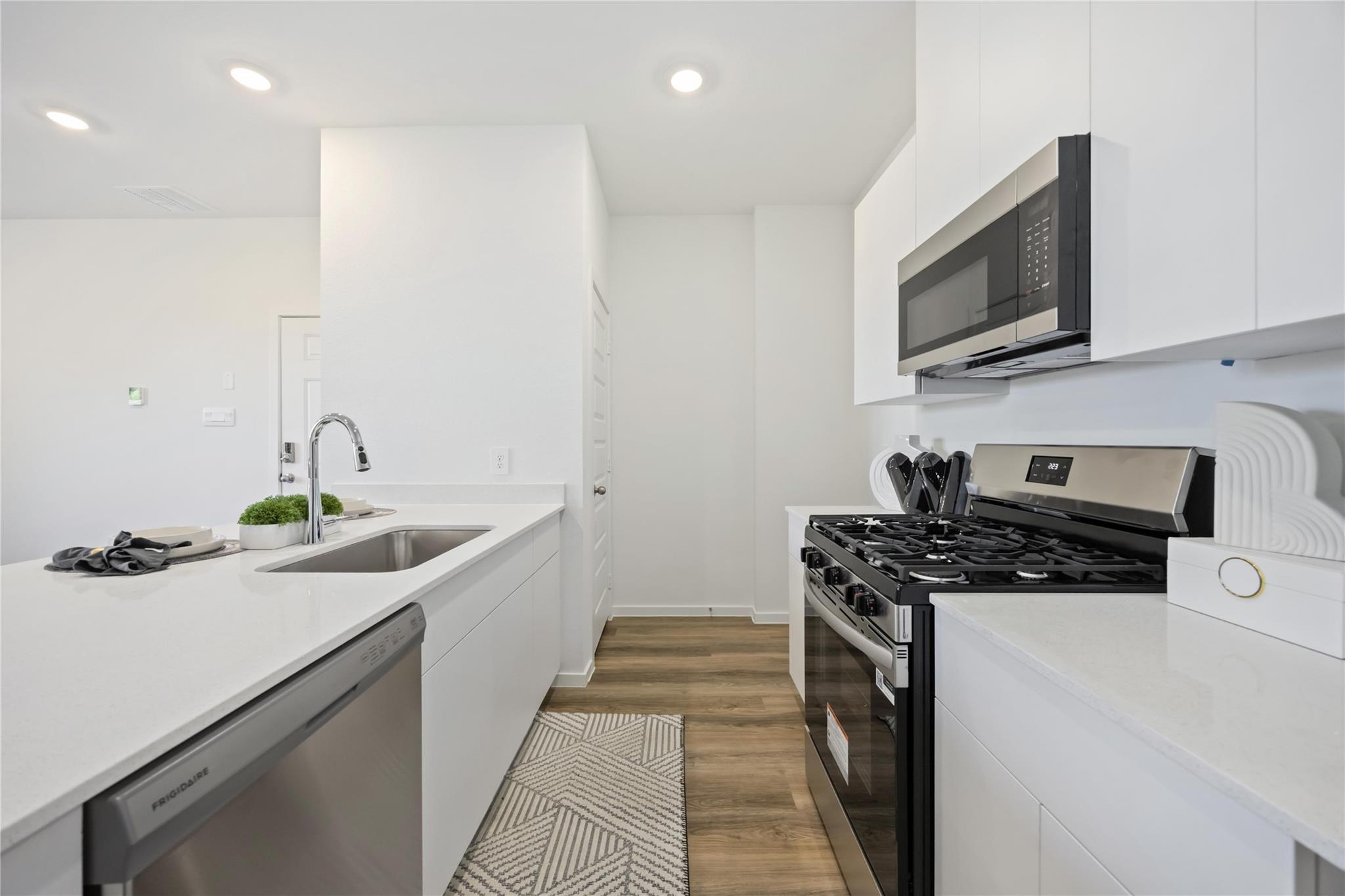 5925 Manning Oaks Street