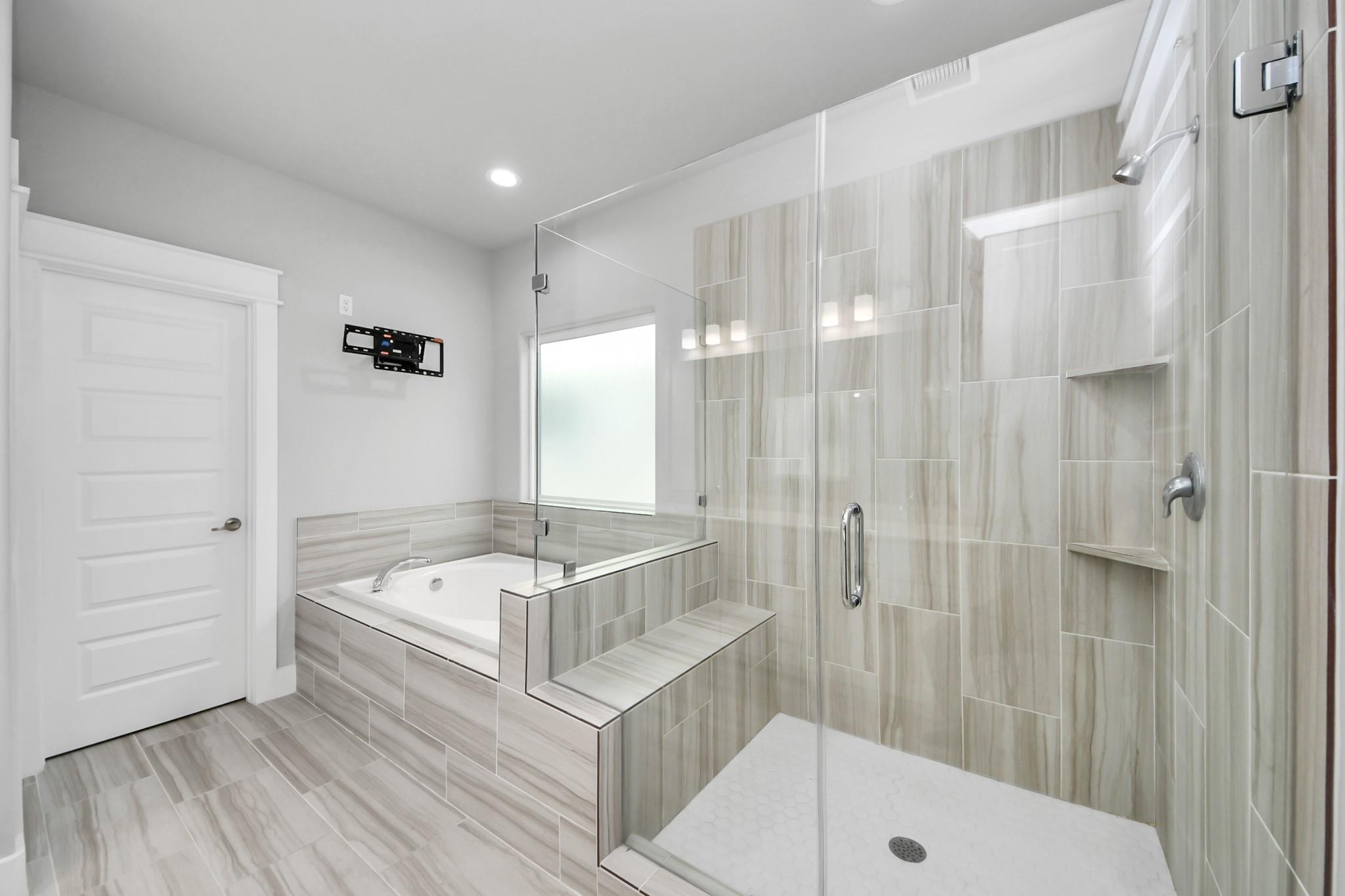 2507 Des Chaumes Street