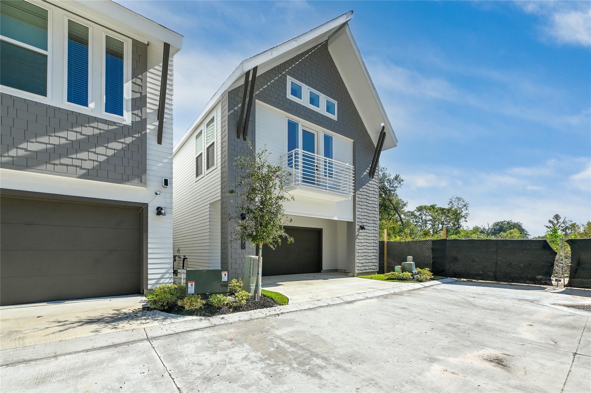 7606 Victory Reserve Street