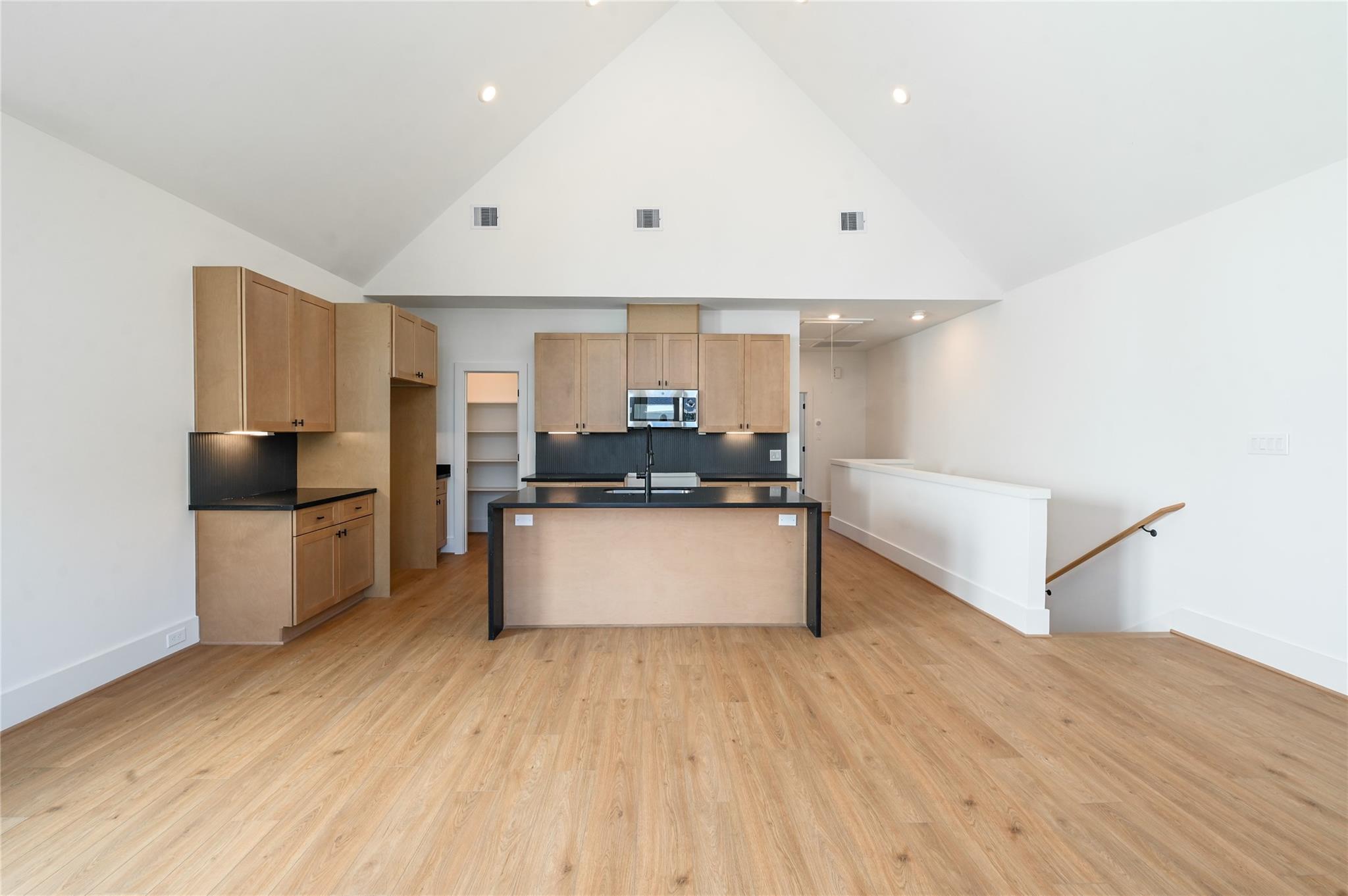 7606 Victory Reserve Street