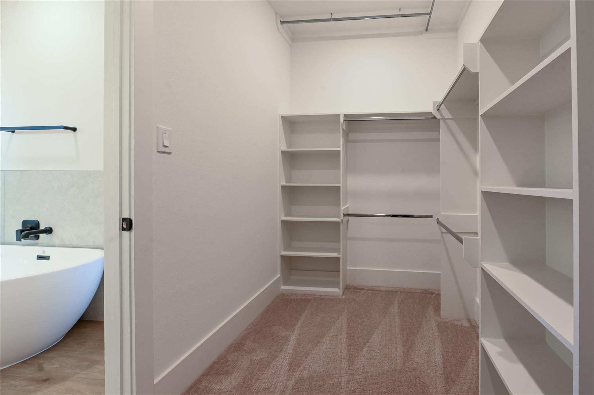 7606 Victory Reserve Street