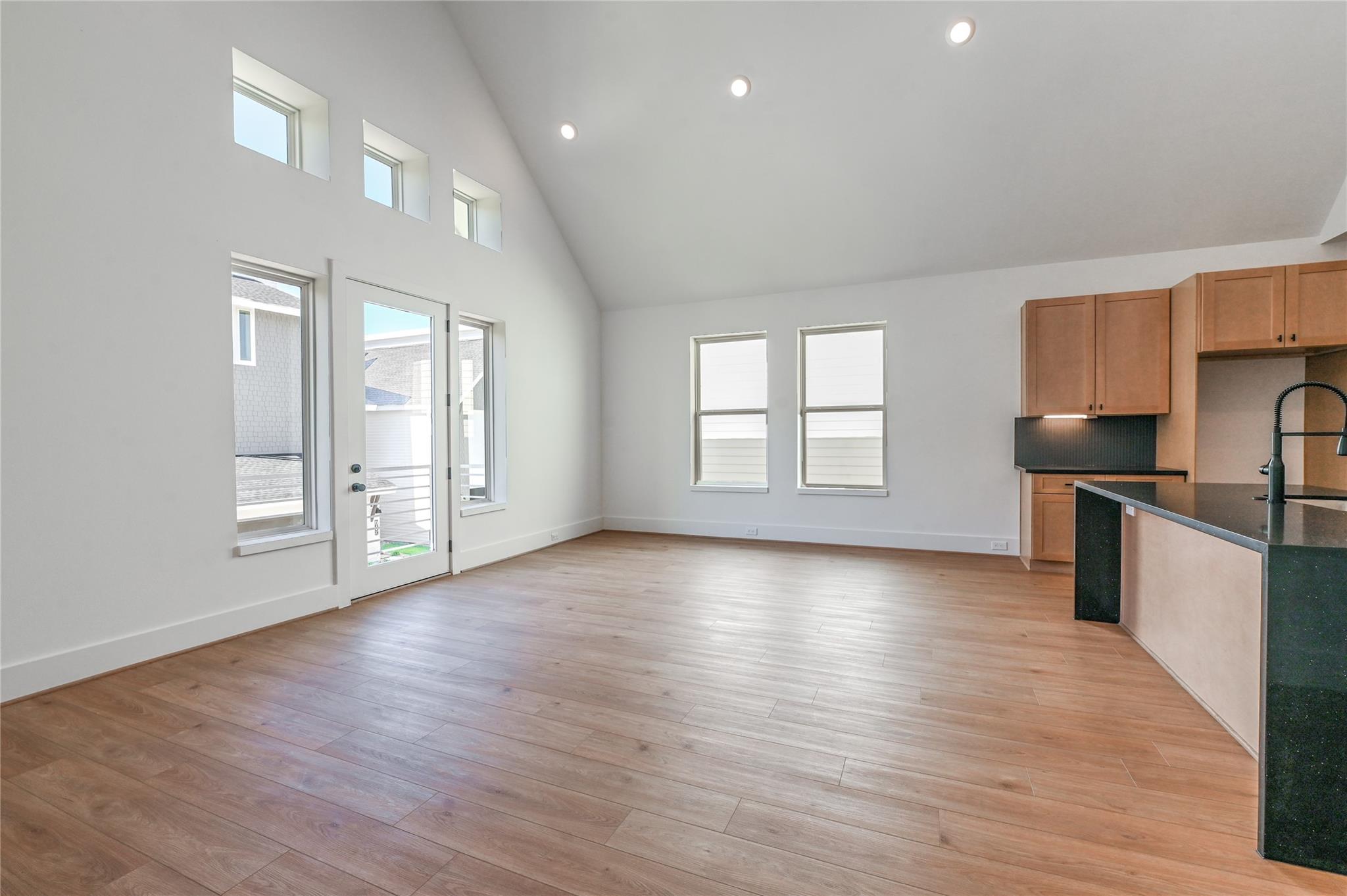 7606 Victory Reserve Street