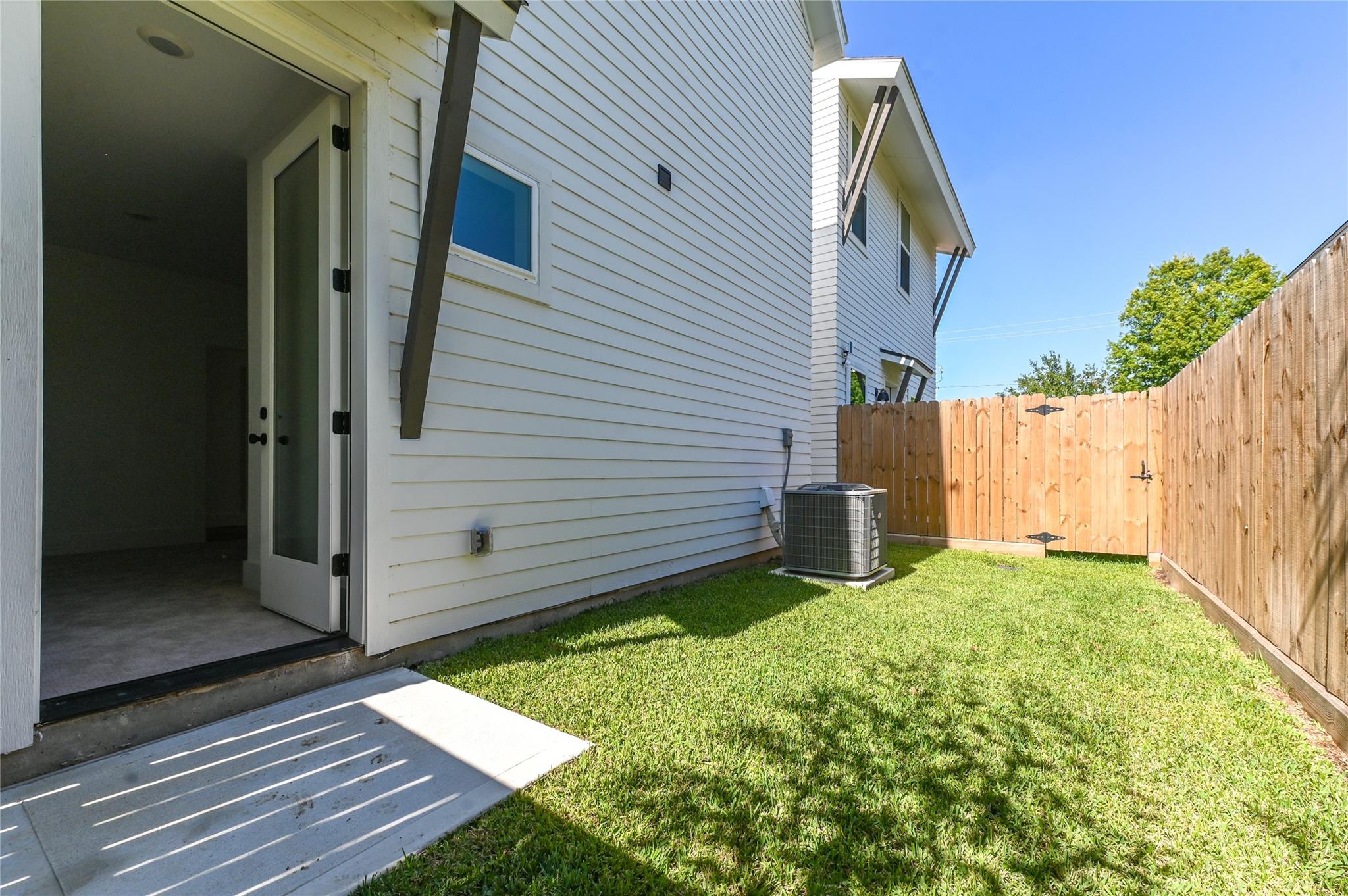 7606 Victory Reserve Street