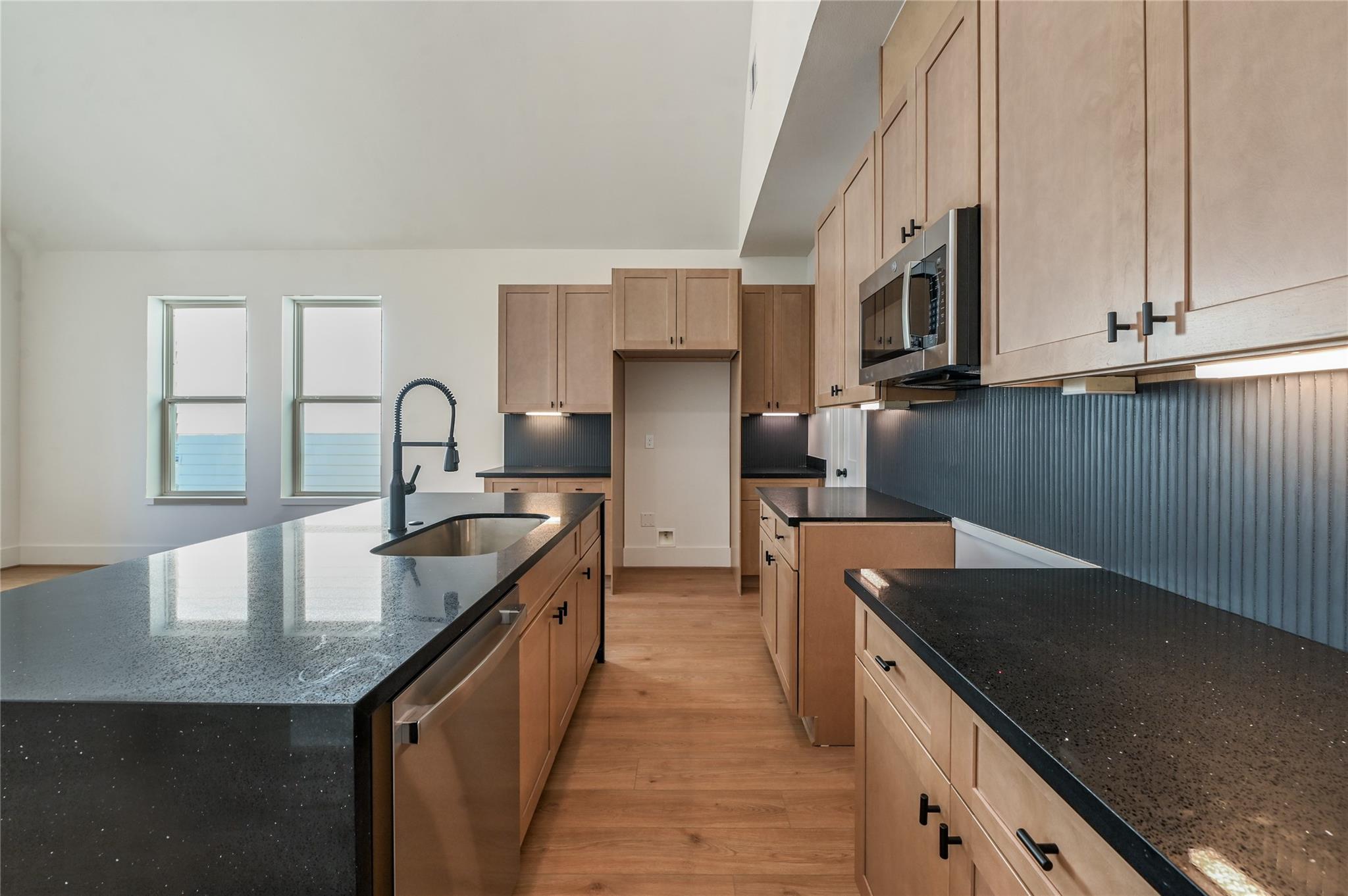 7606 Victory Reserve Street