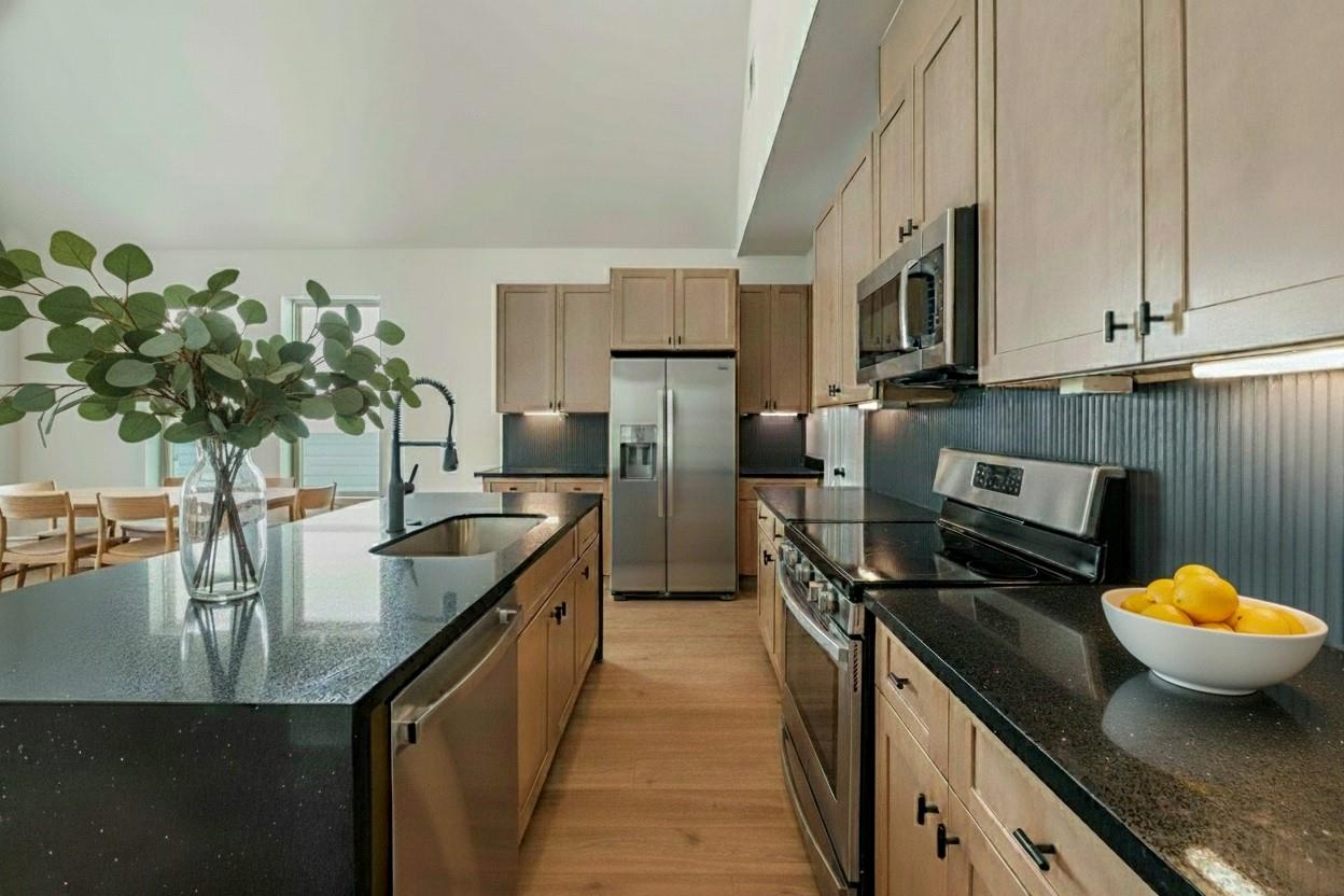 7606 Victory Reserve Street