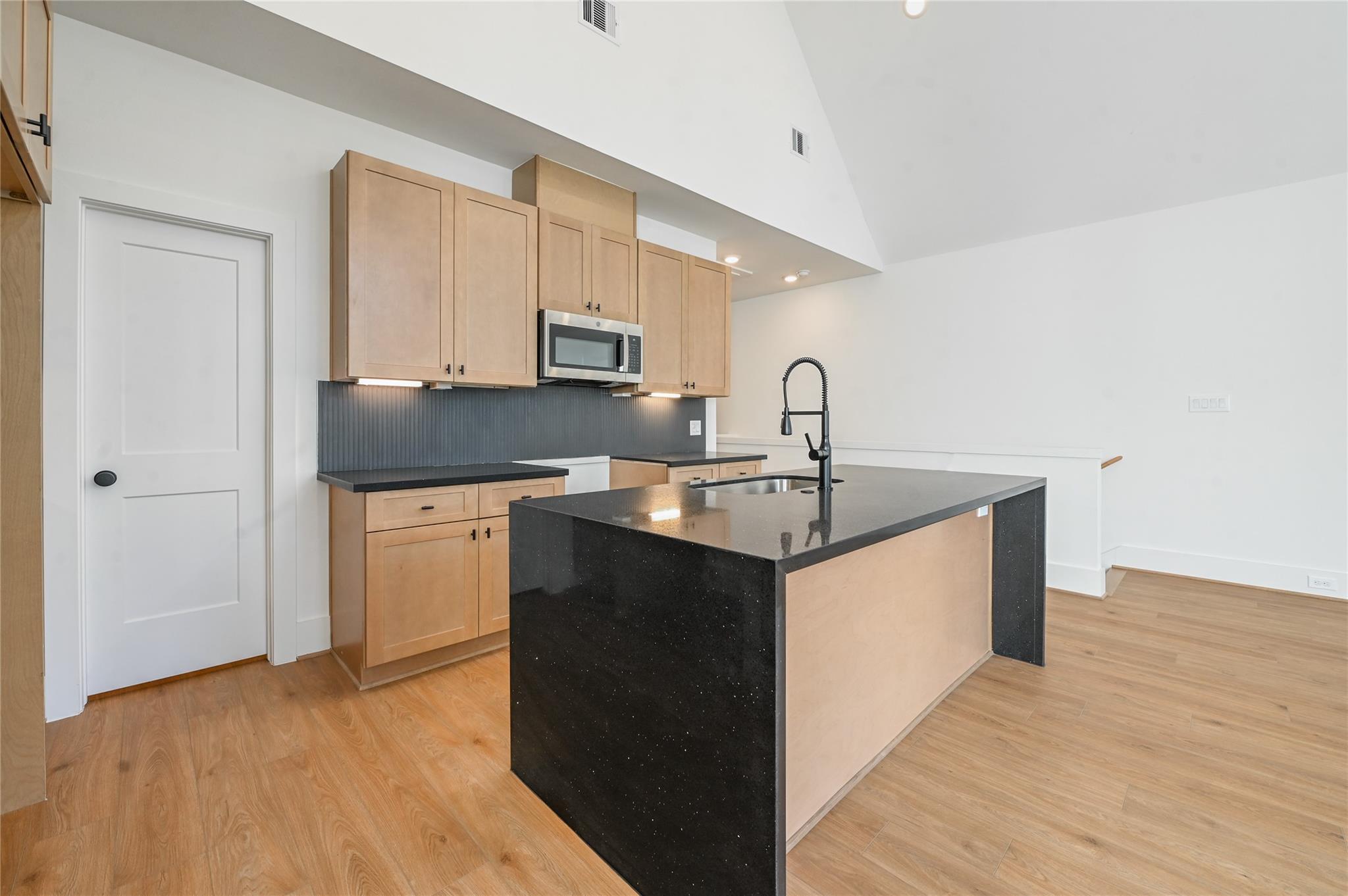 7606 Victory Reserve Street