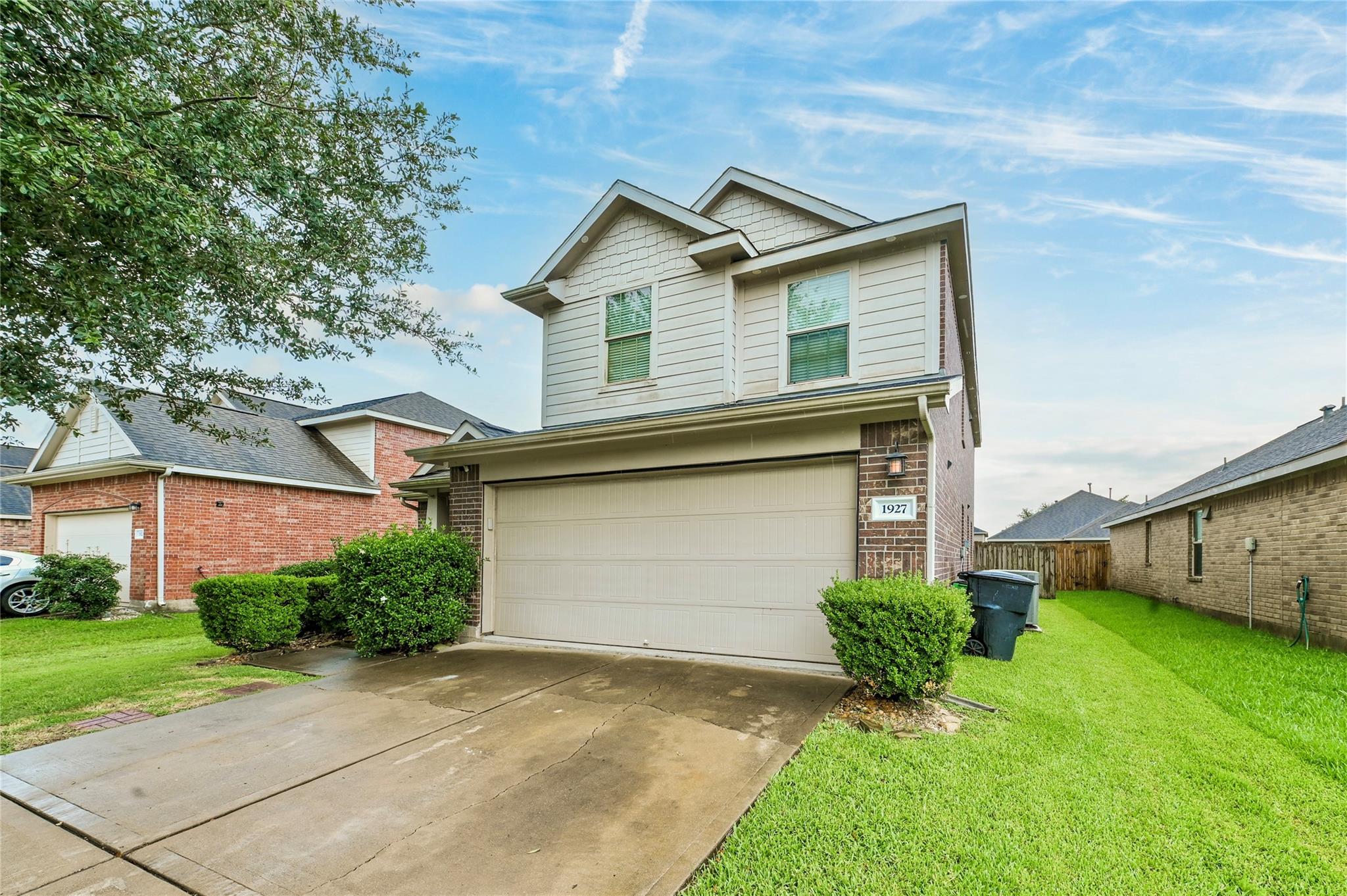 1927 Vermillion View Street