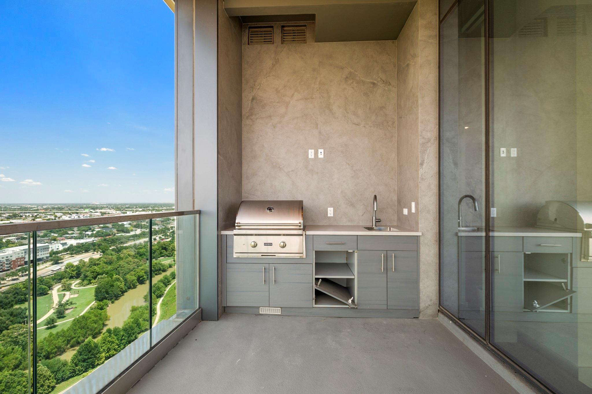1711 Allen Parkway # 2001