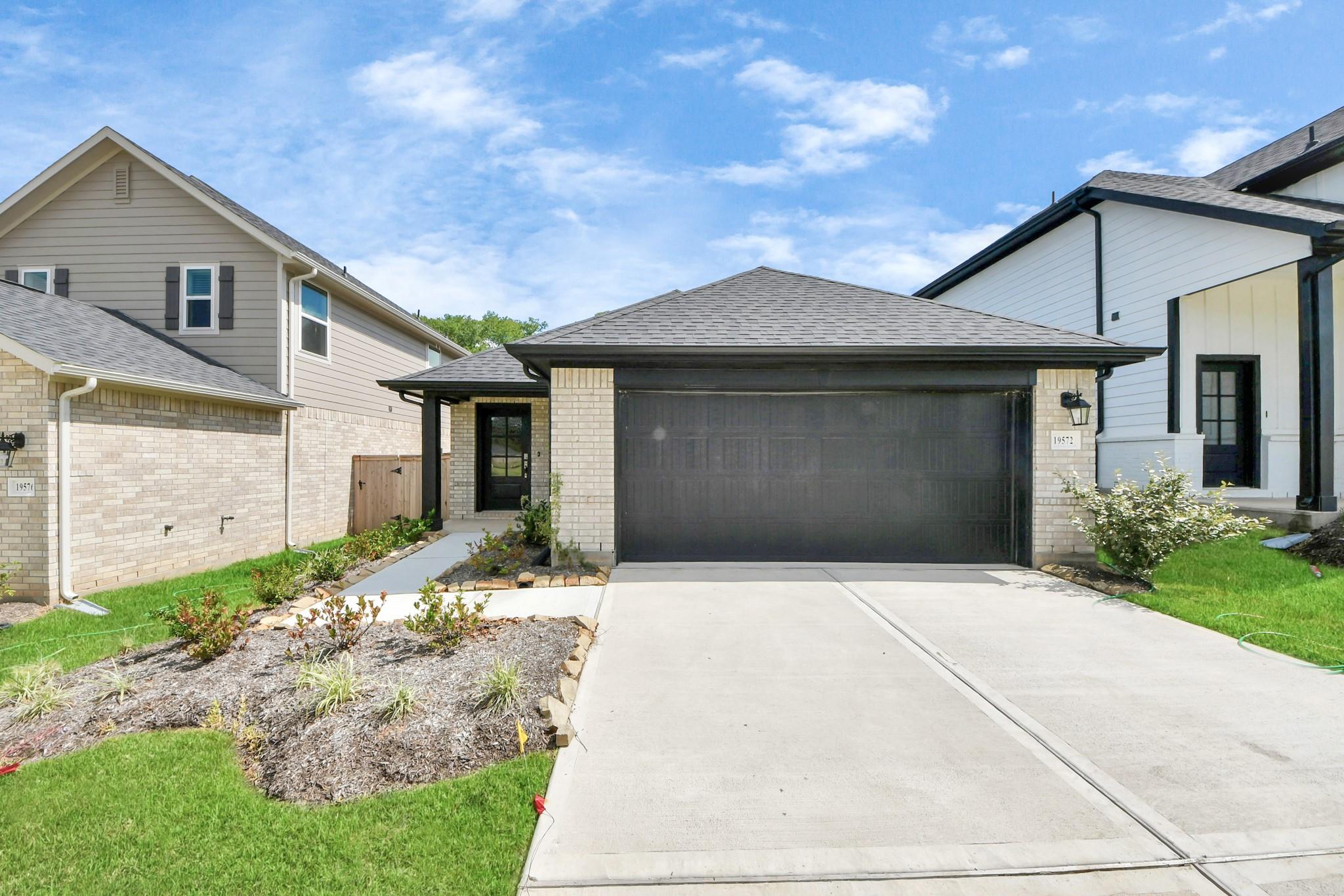 19572 Stripe Hill Bend