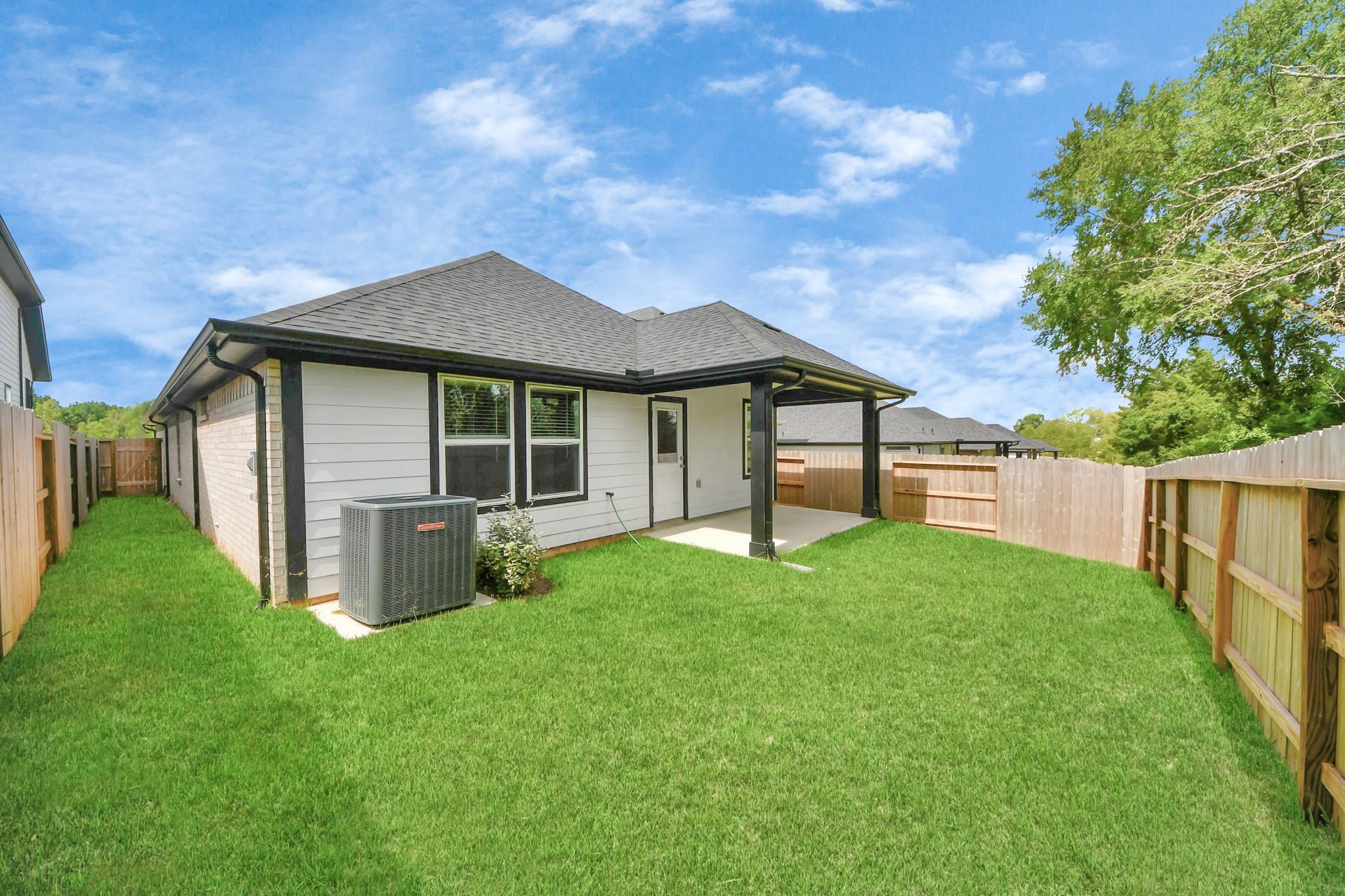 19572 Stripe Hill Bend