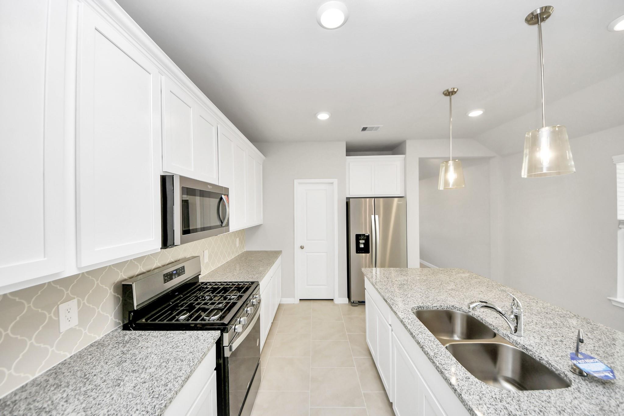 19572 Stripe Hill Bend