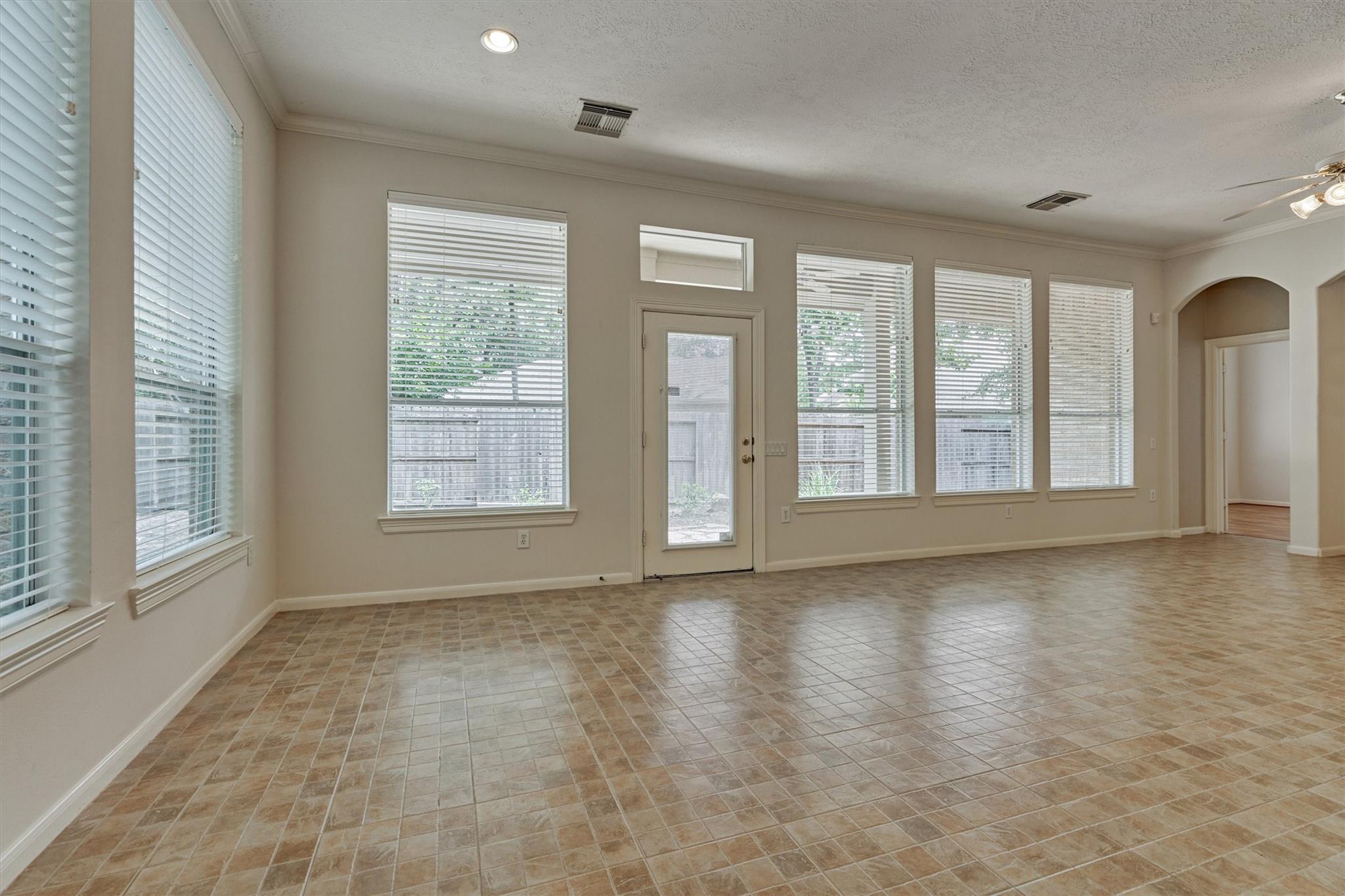 118 Robindale Circle