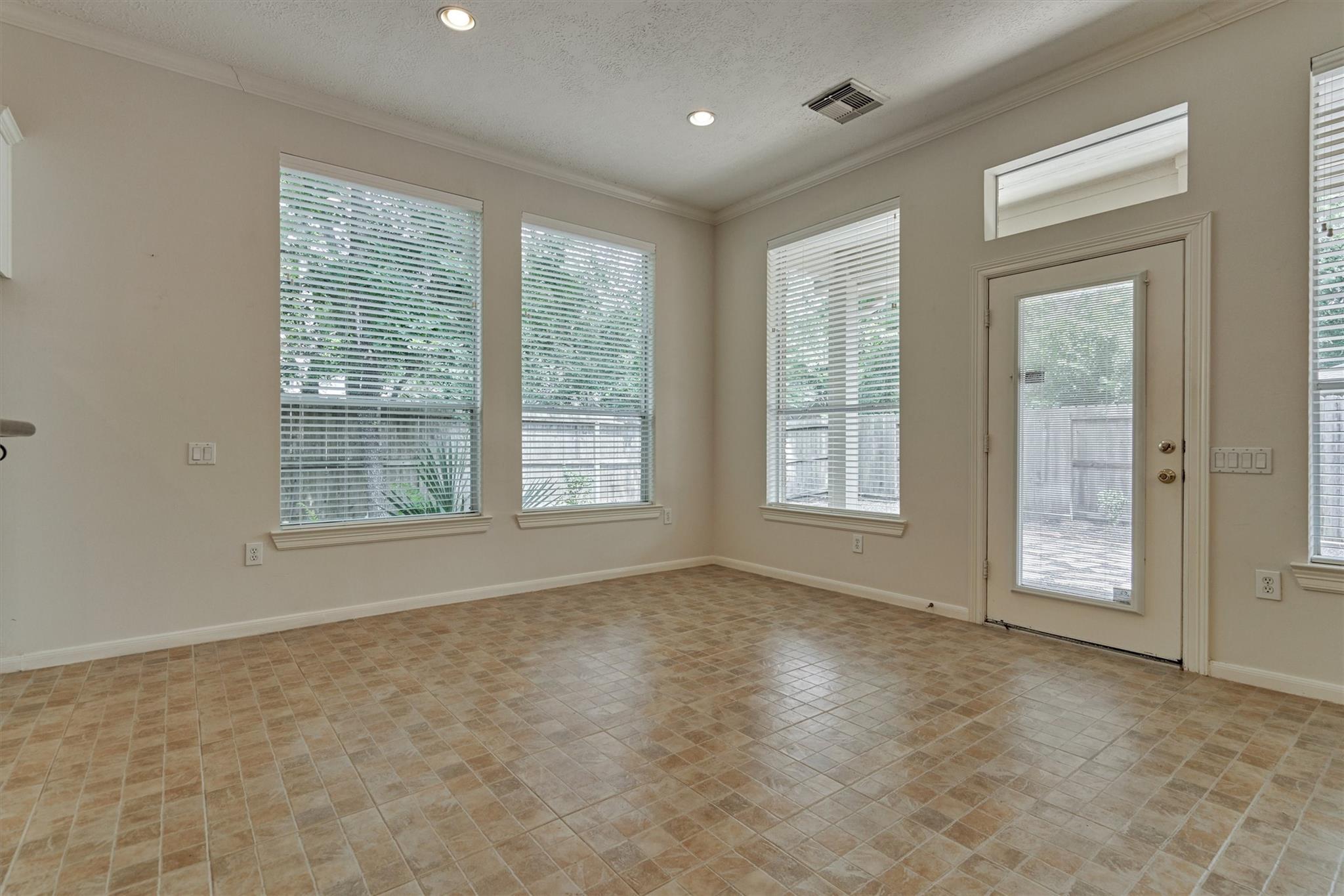 118 Robindale Circle