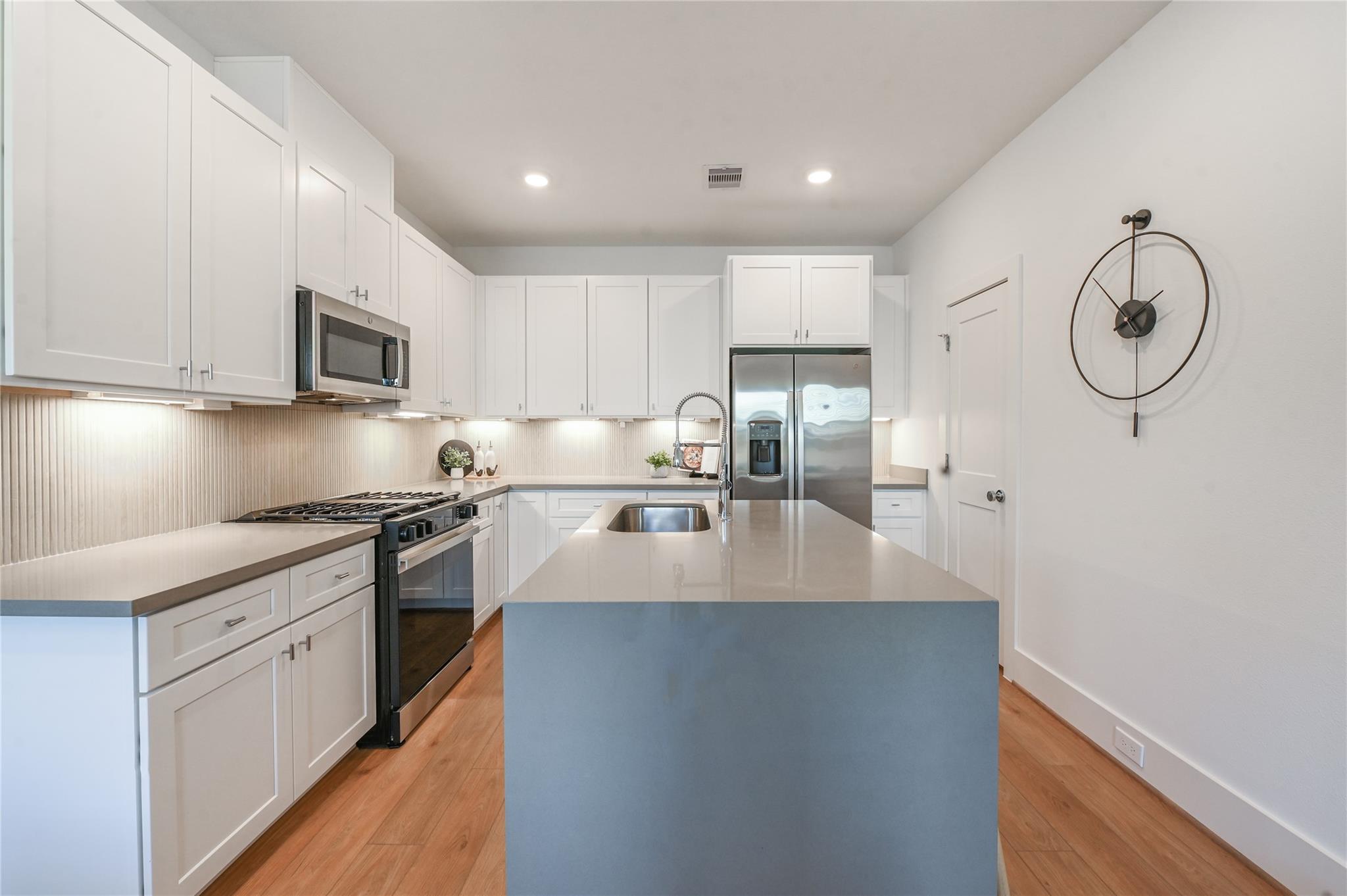 7607 Victory Reserve Street