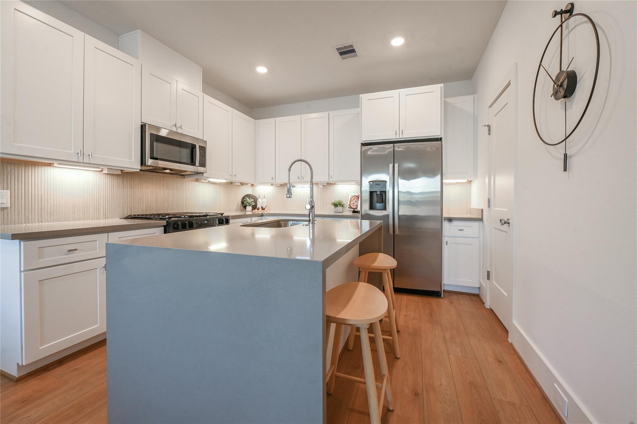 7607 Victory Reserve Street