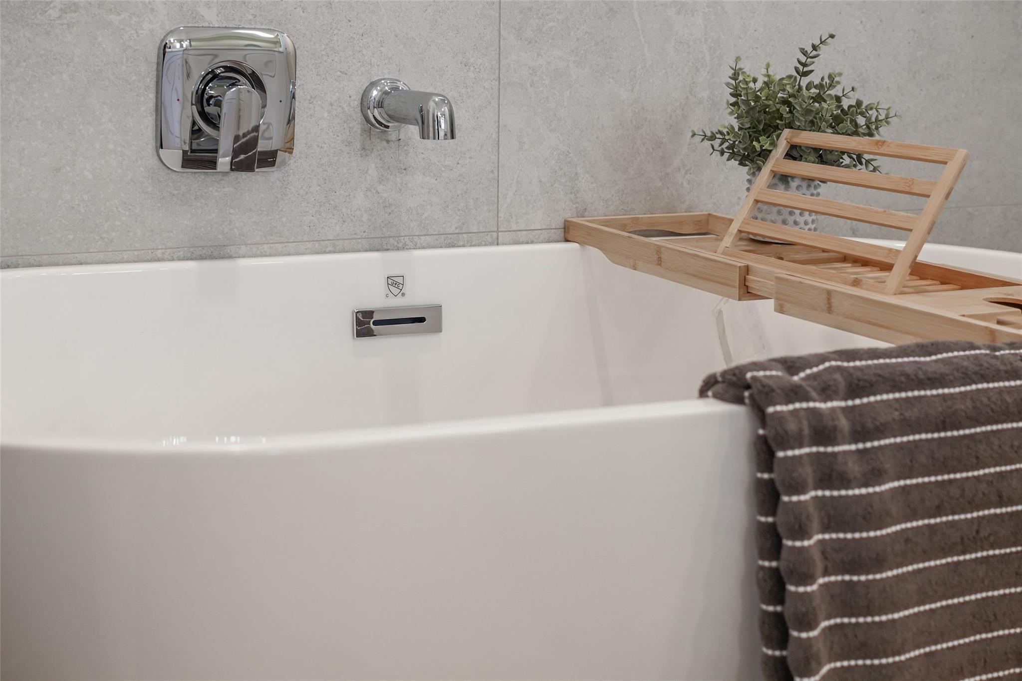 7607 Victory Reserve Street