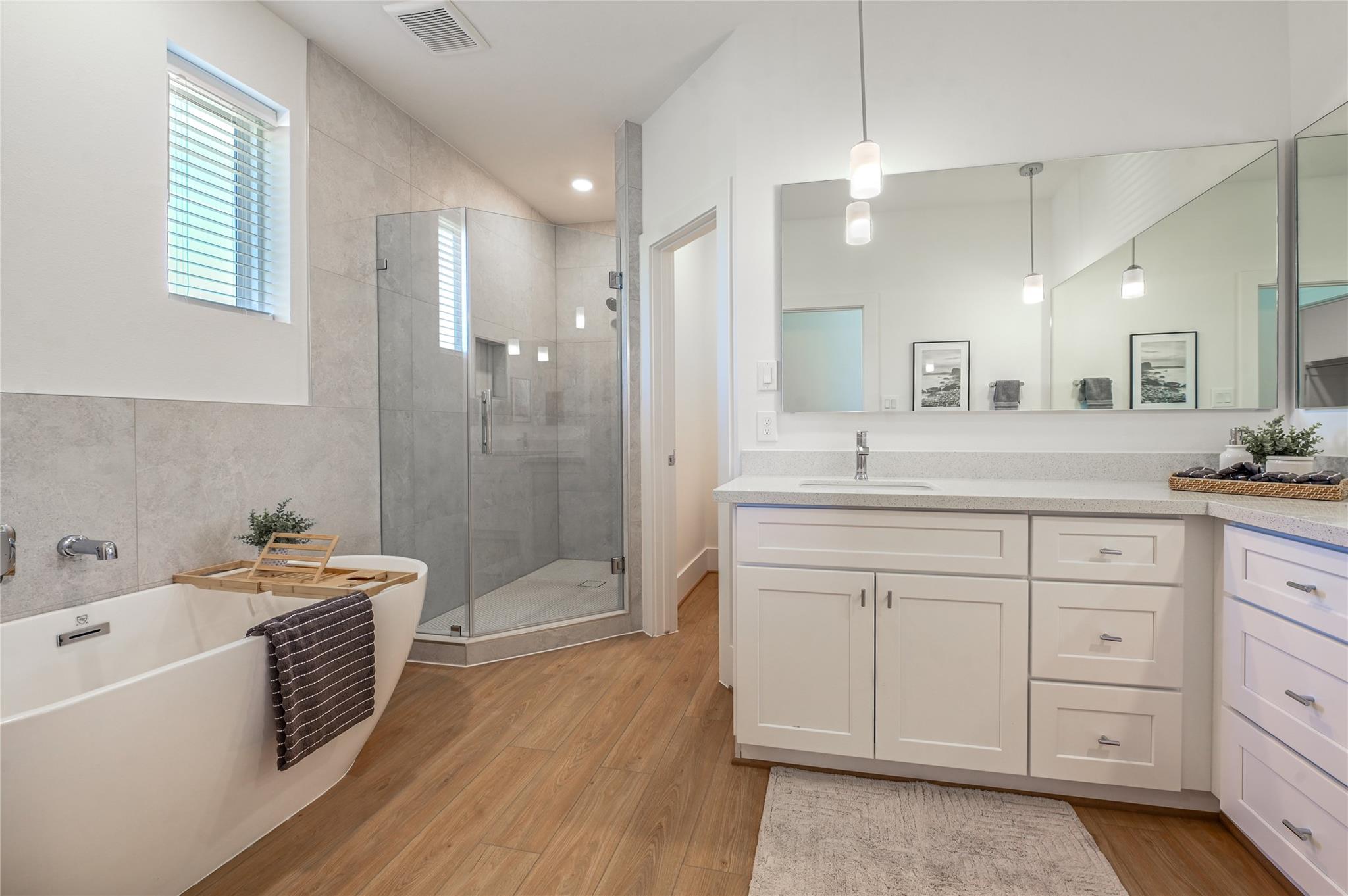 7607 Victory Reserve Street