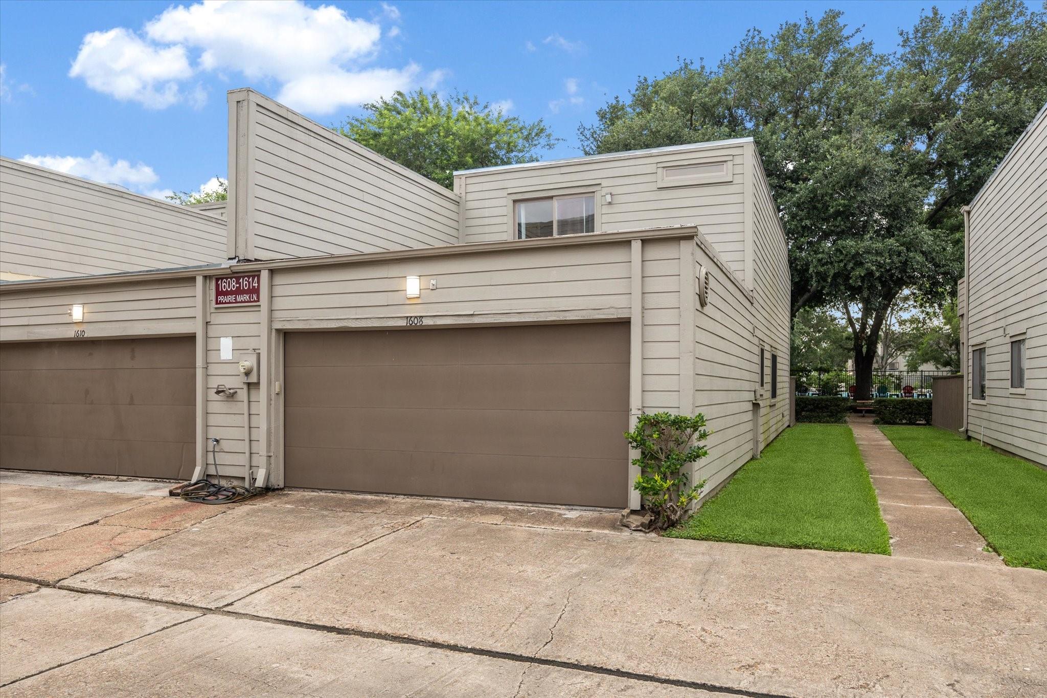 1608 Prairie Mark Lane