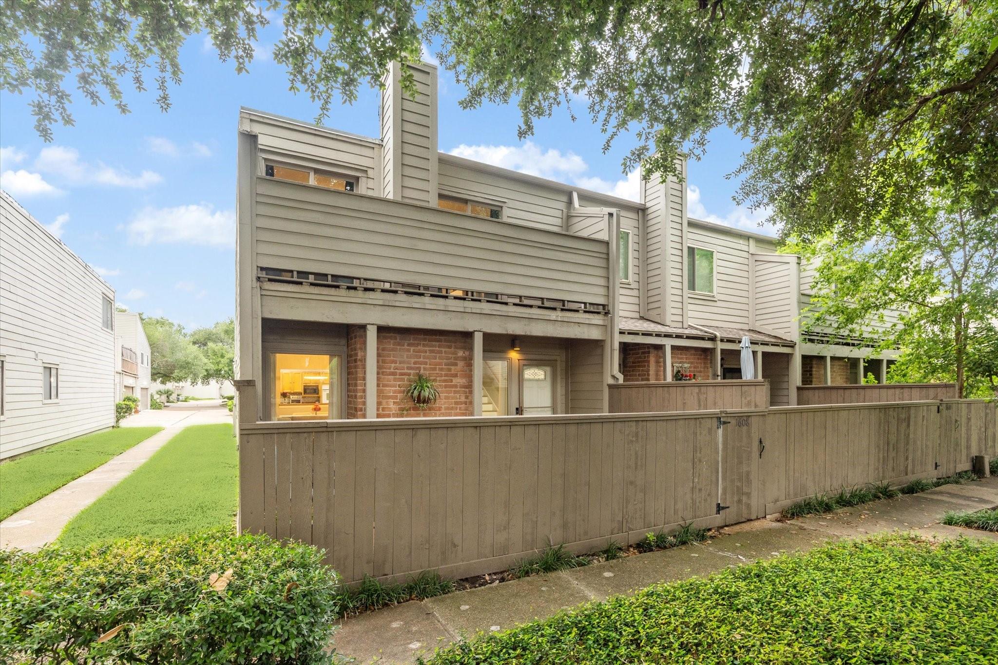 1608 Prairie Mark Lane