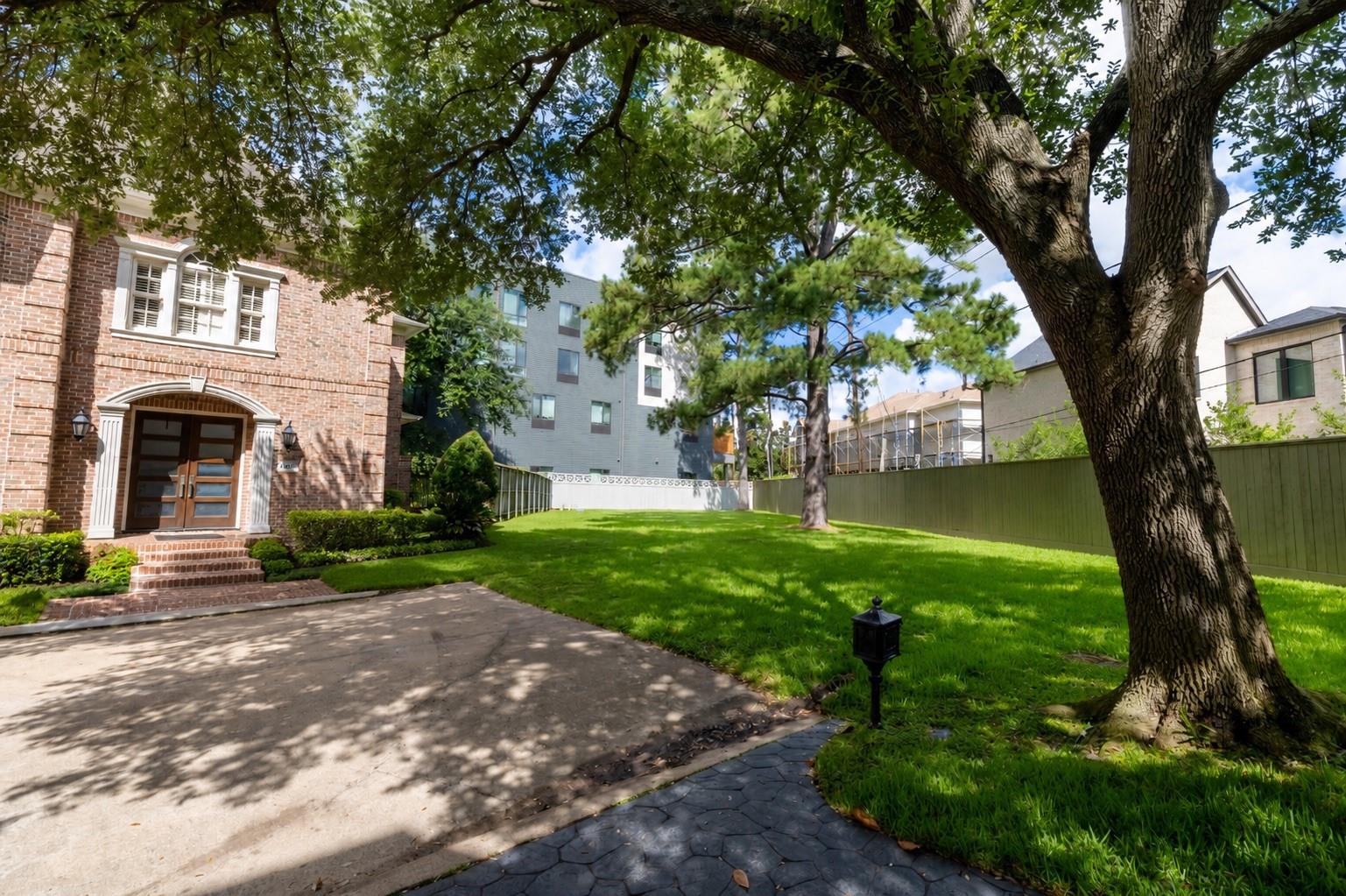 402 Prestwick Court