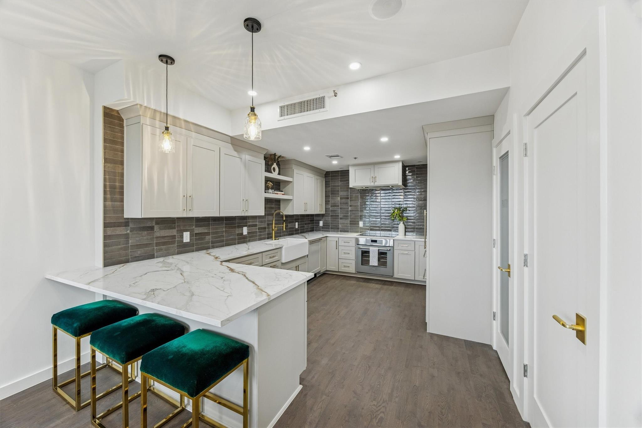 5555 Del Monte Drive # 1404