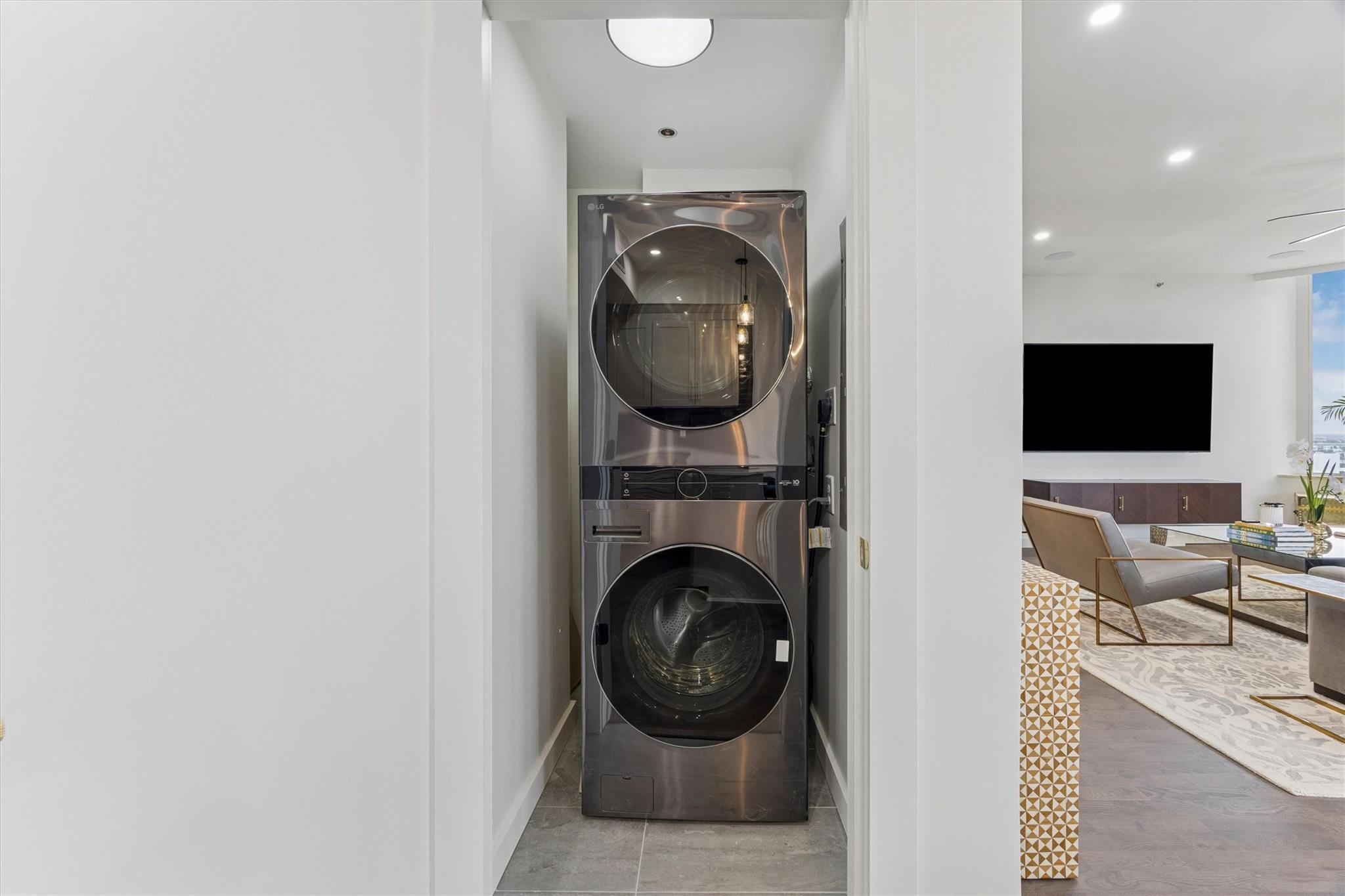 5555 Del Monte Drive # 1404