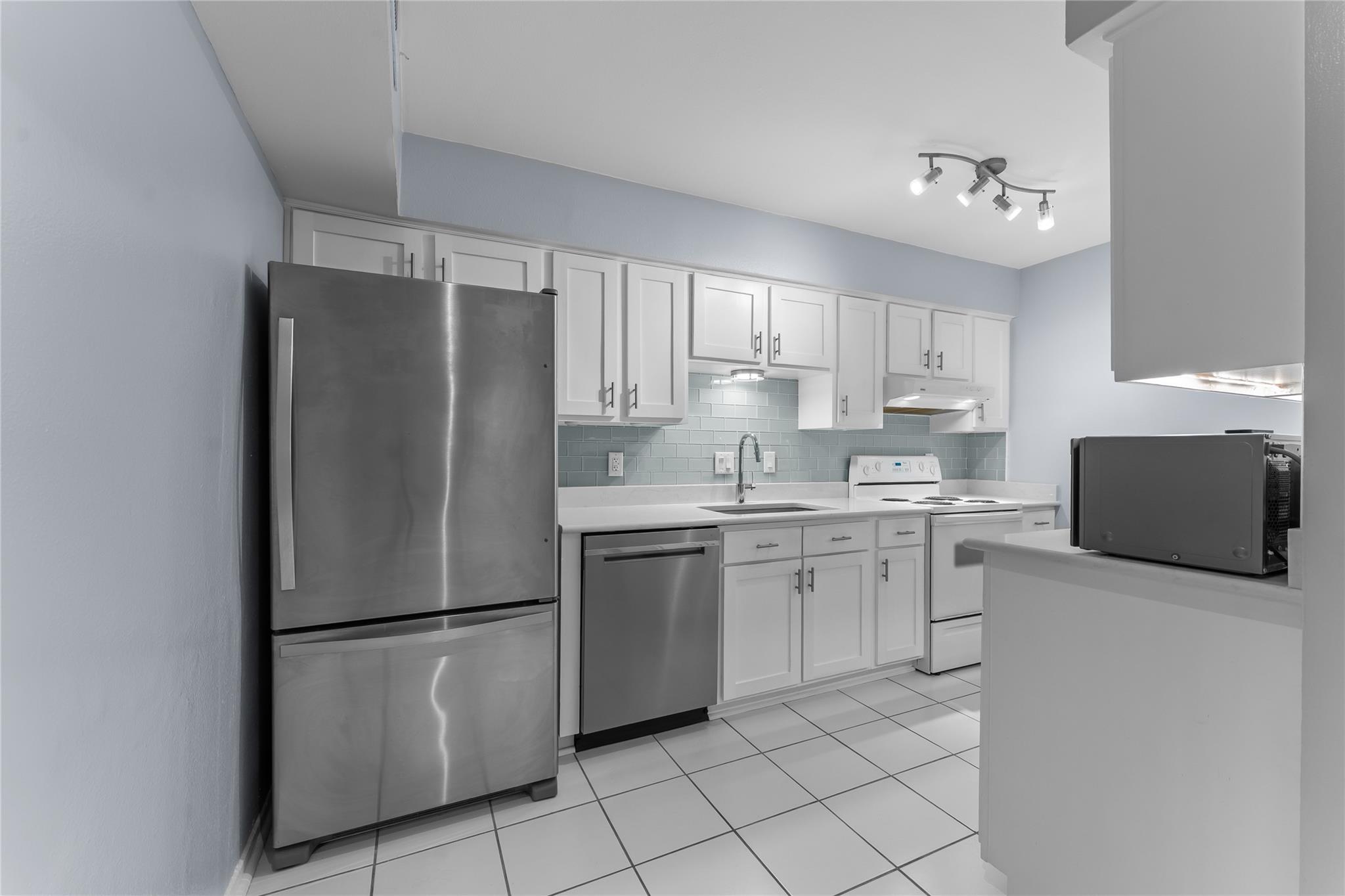 359 N Post Oak Lane # 221