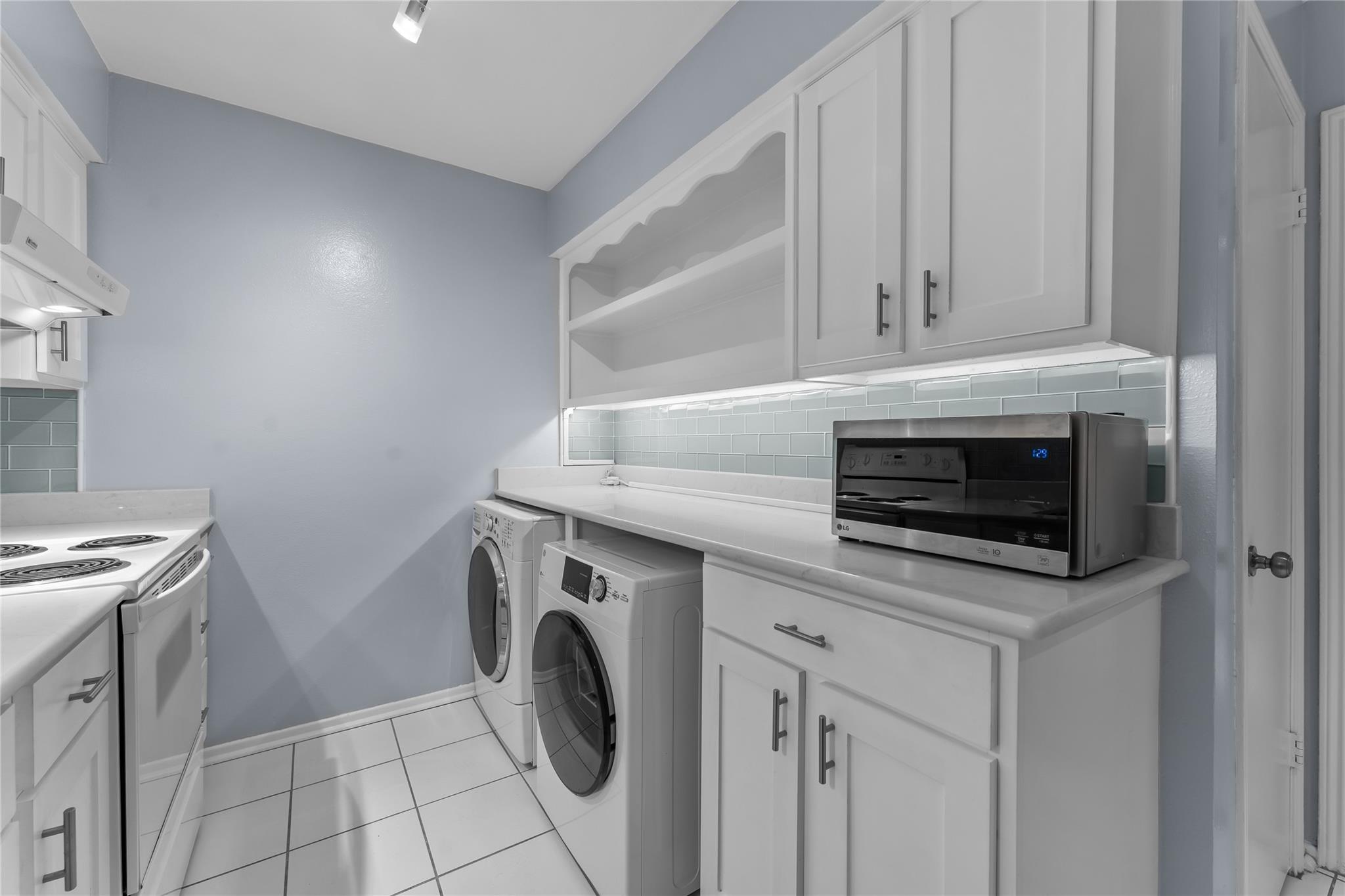 359 N Post Oak Lane # 221