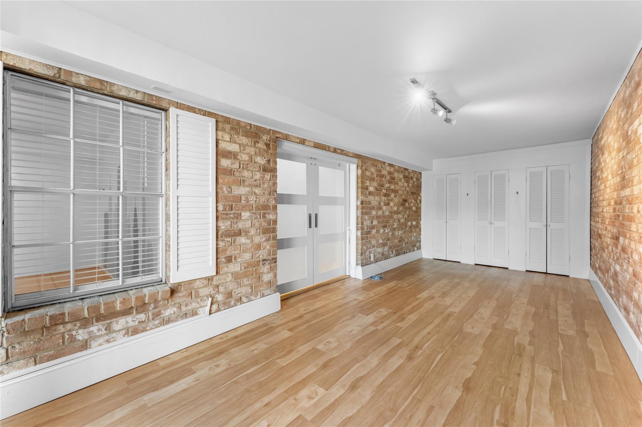 359 N Post Oak Lane # 221