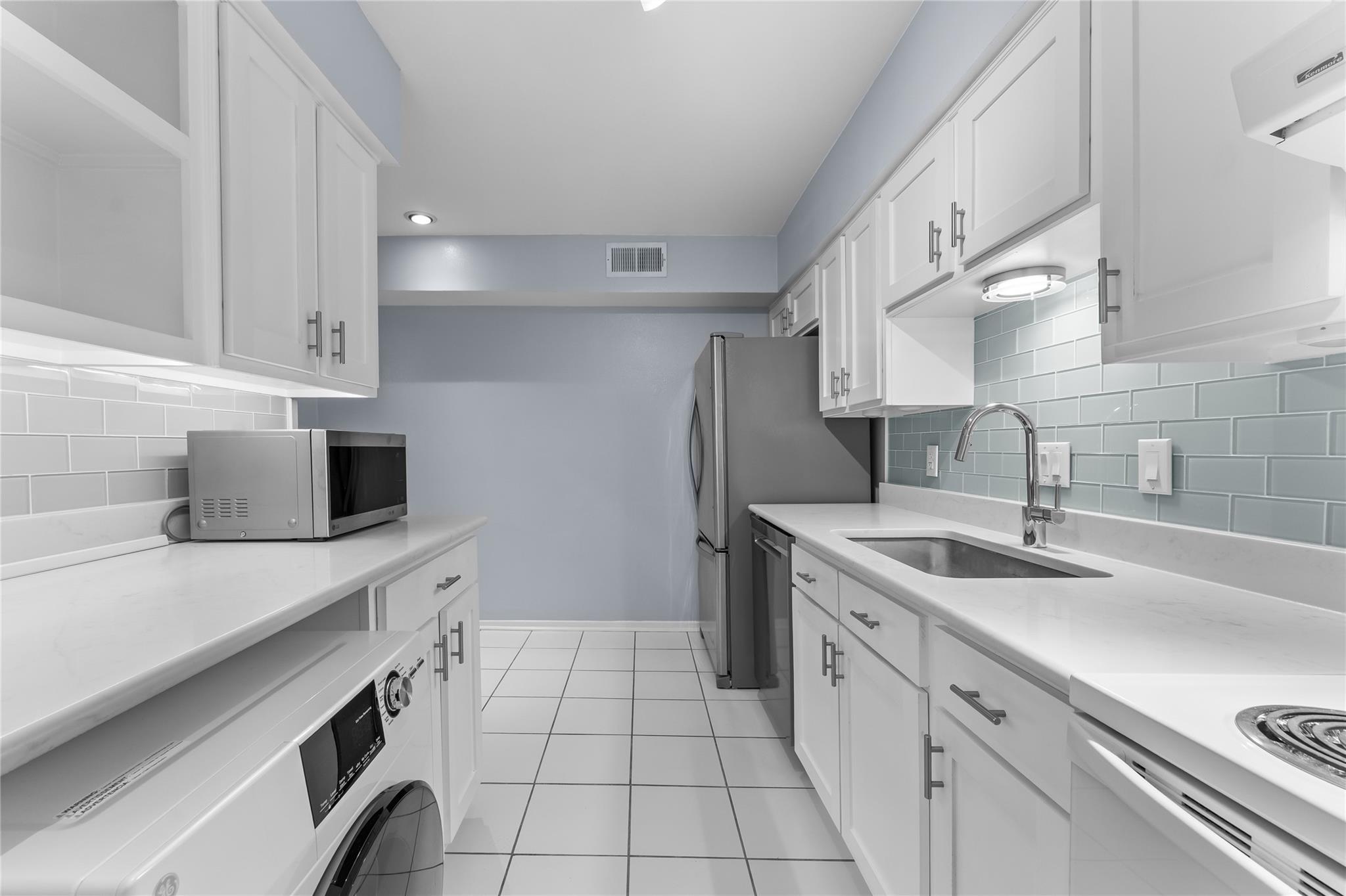 359 N Post Oak Lane # 221