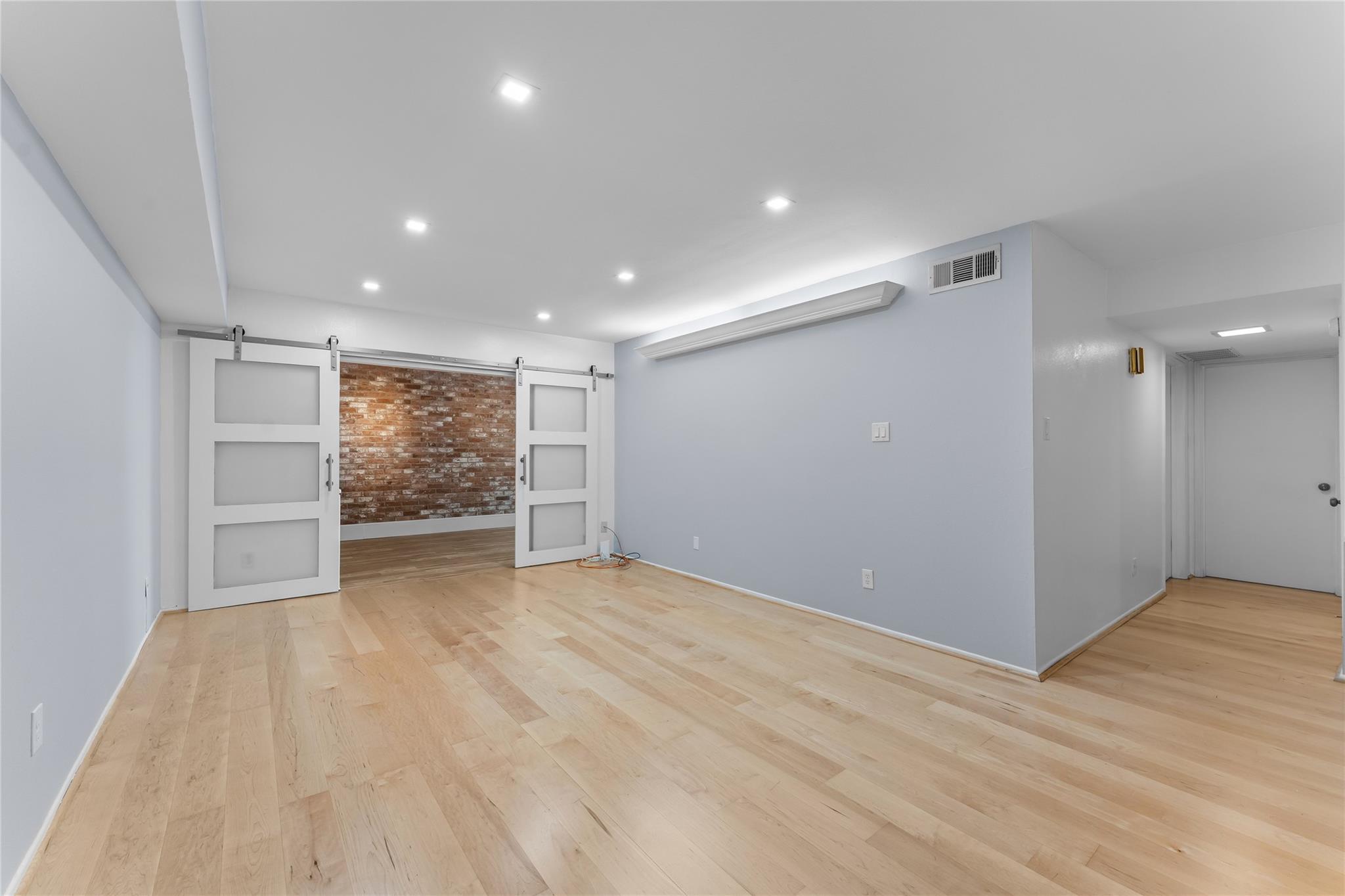 359 N Post Oak Lane # 221