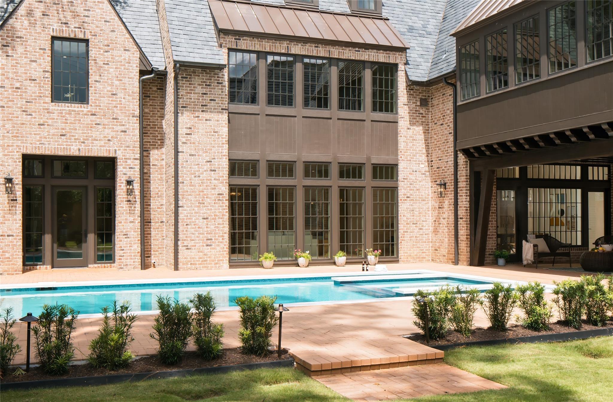 606 Pinehaven Drive