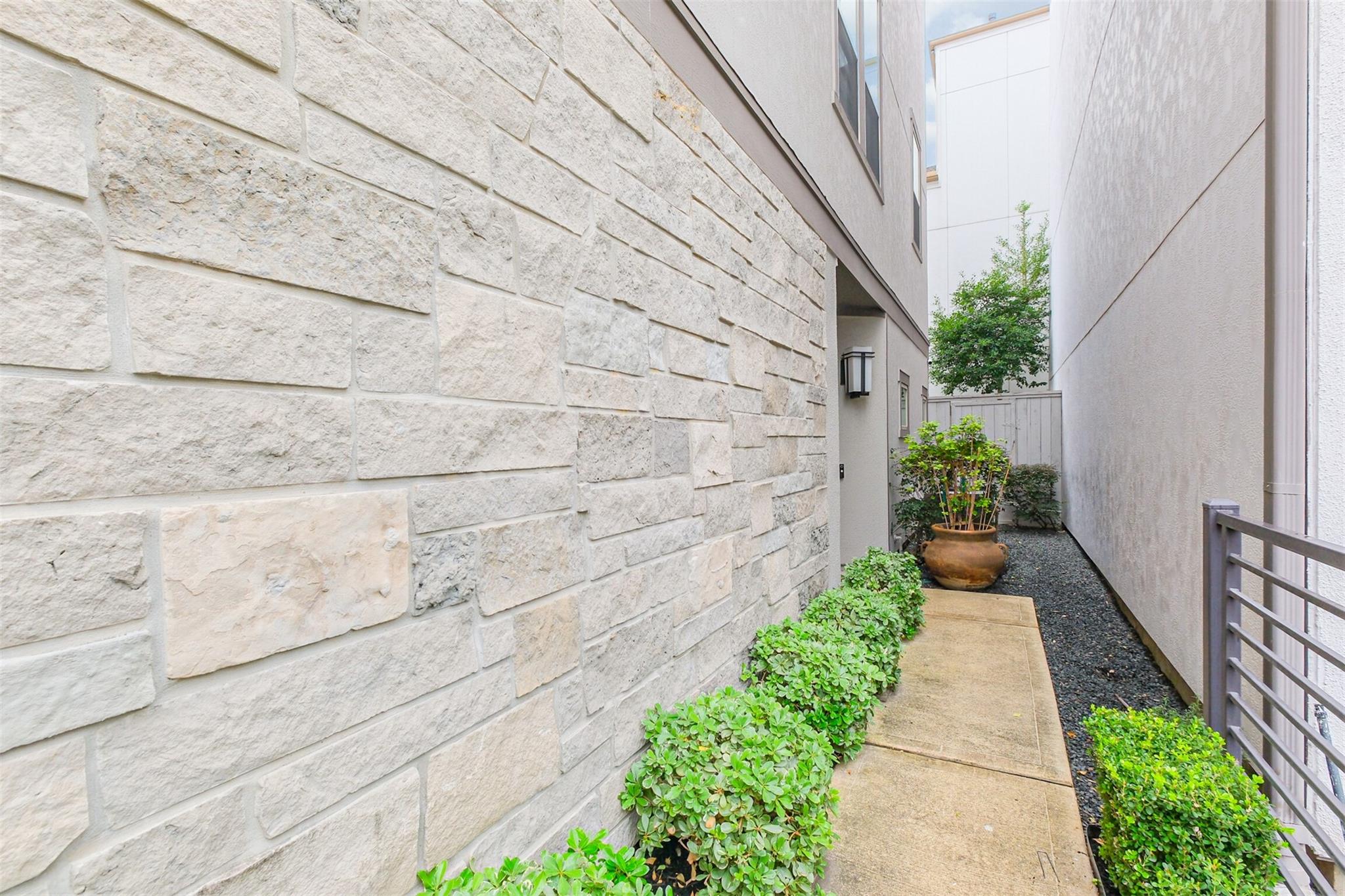 809 Leavenworth Avenue