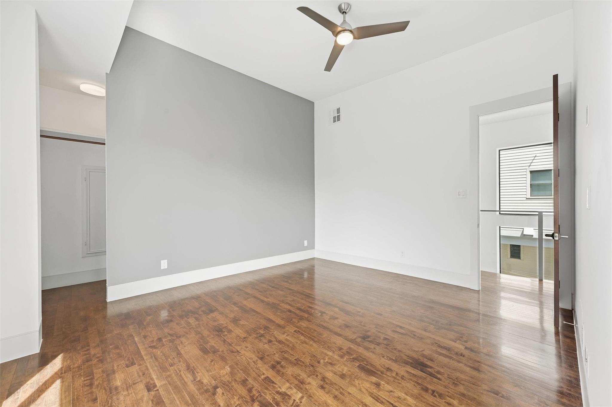 734 E 8th Street