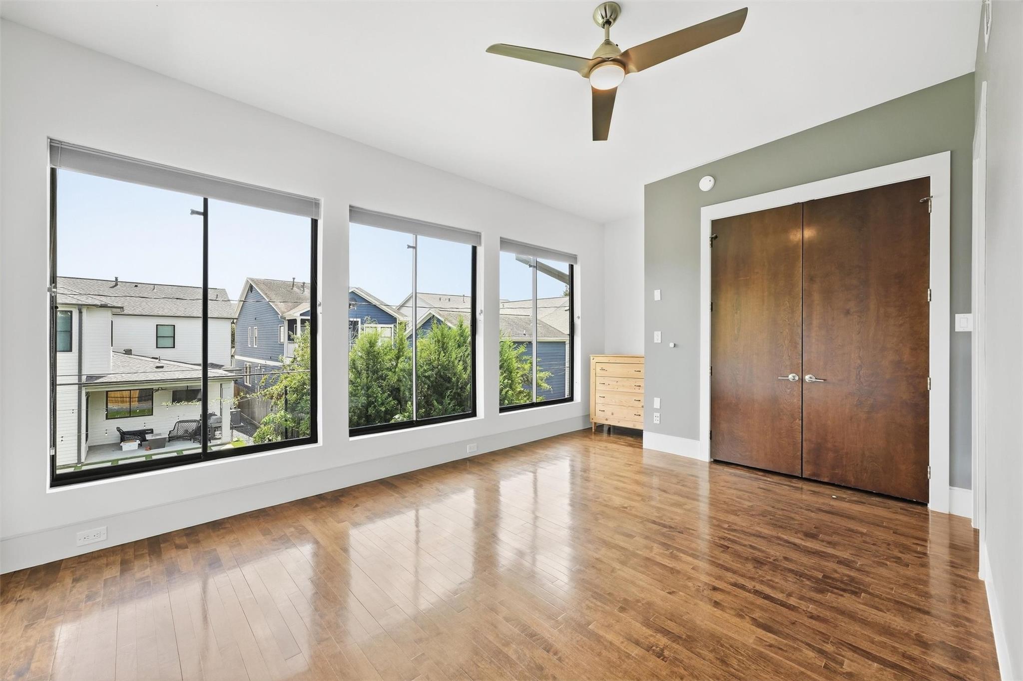 734 E 8th Street