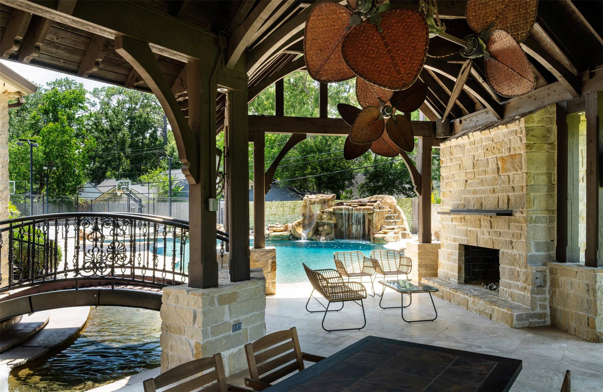 728 Crestbend Drive