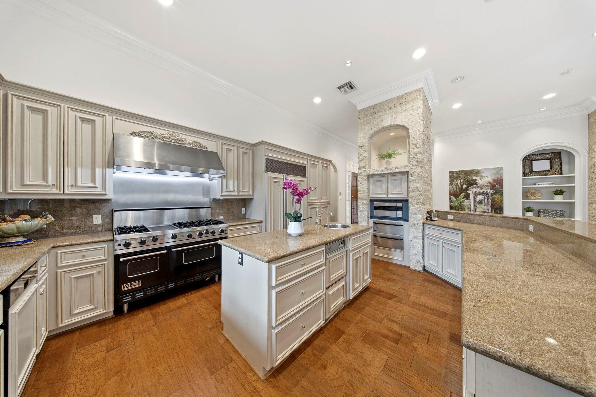 728 Crestbend Drive
