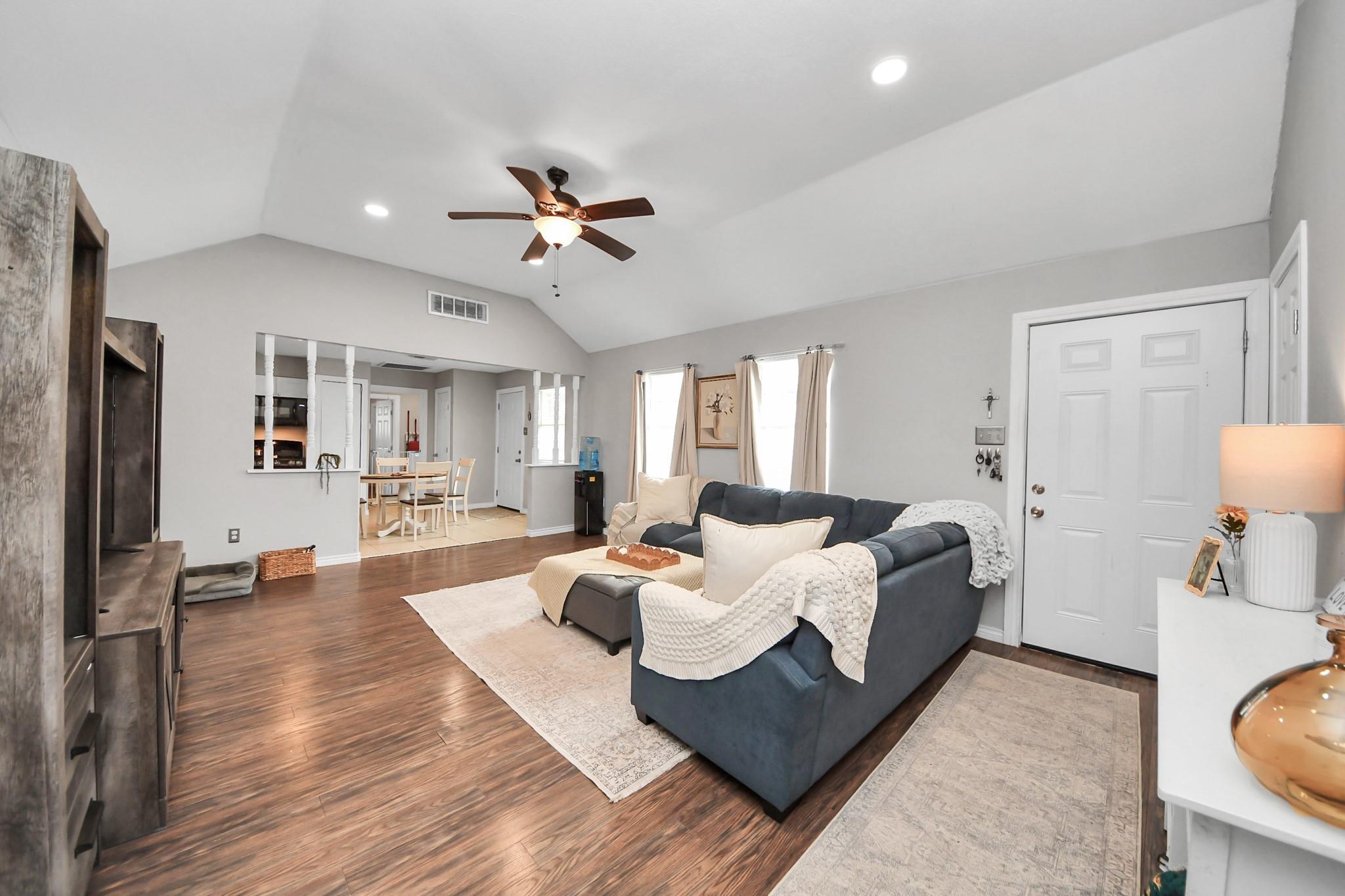 13826 Northlake Drive