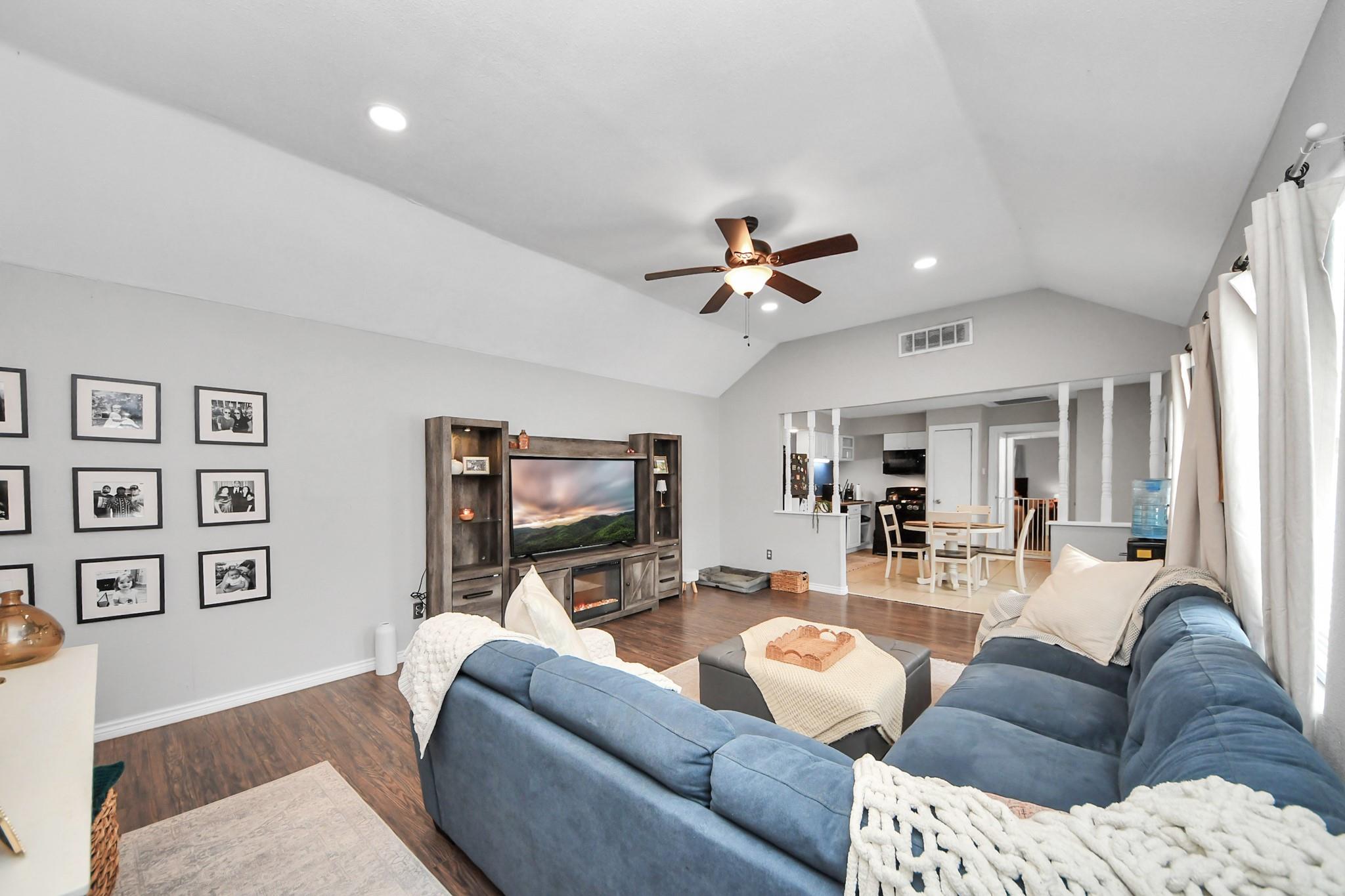 13826 Northlake Drive
