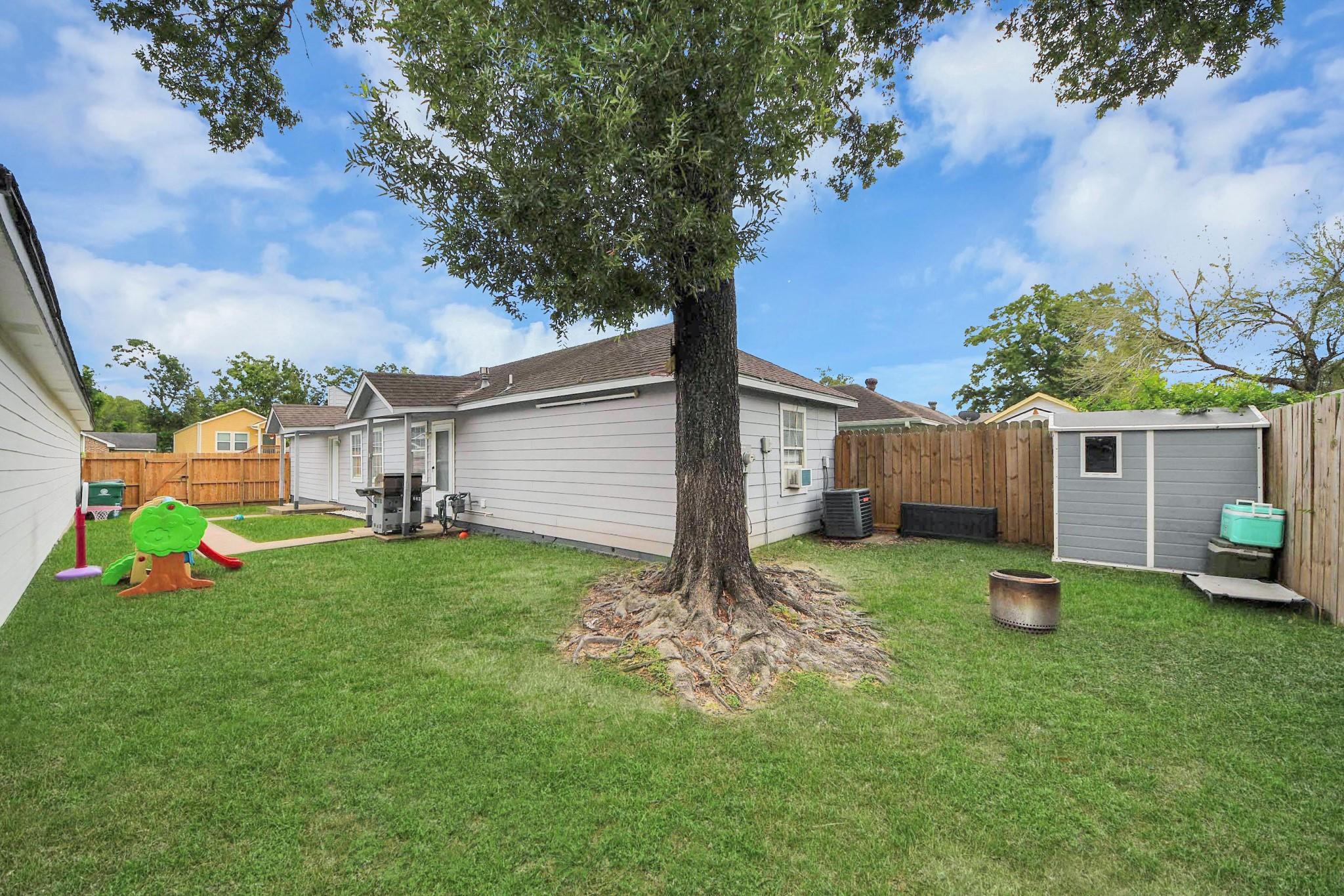 13826 Northlake Drive