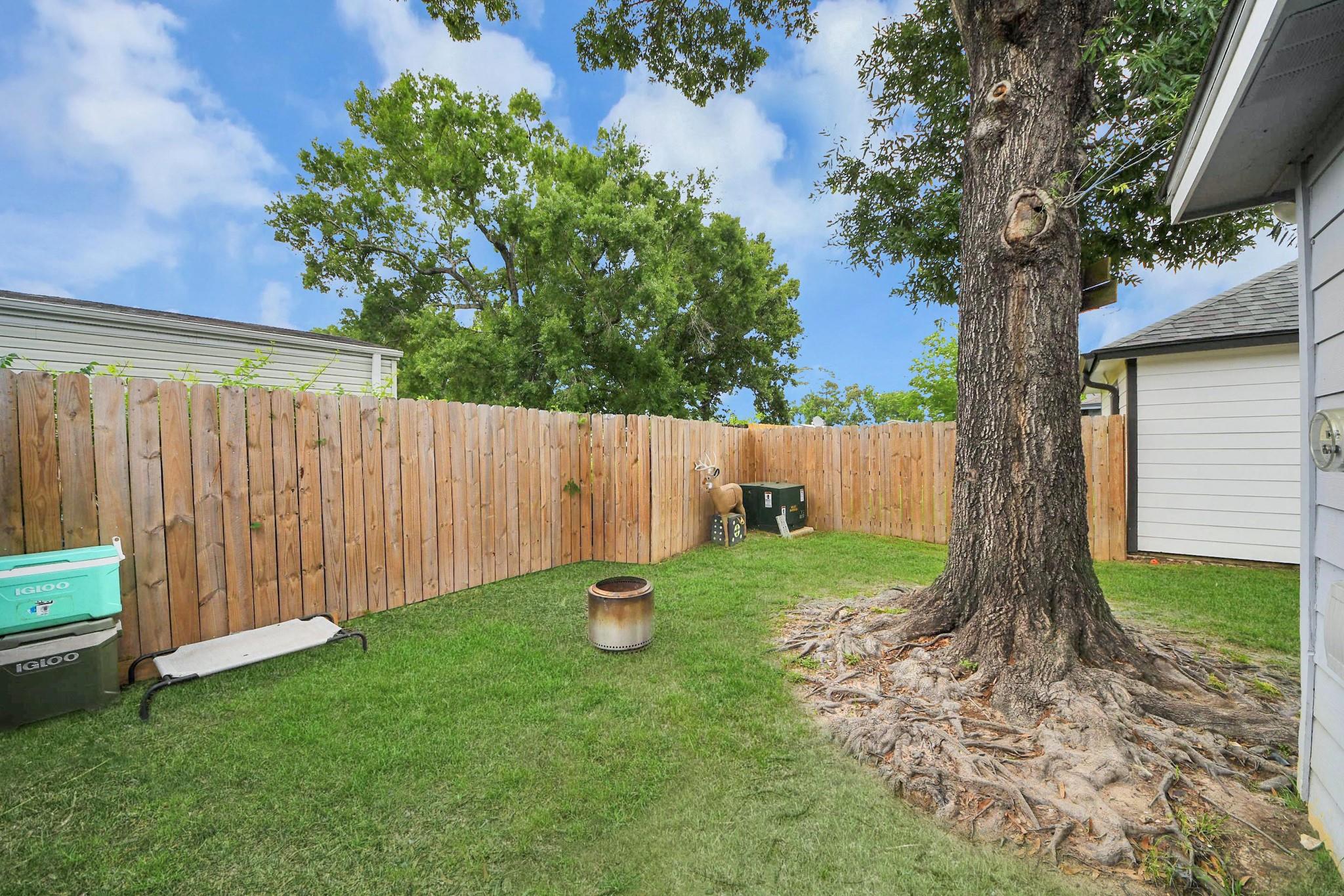 13826 Northlake Drive