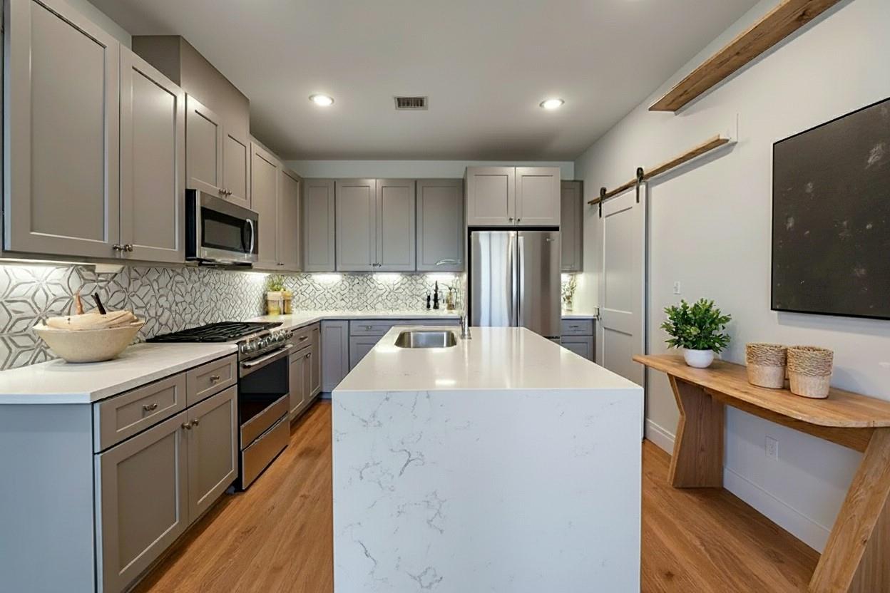 7609 Victory Reserve Street