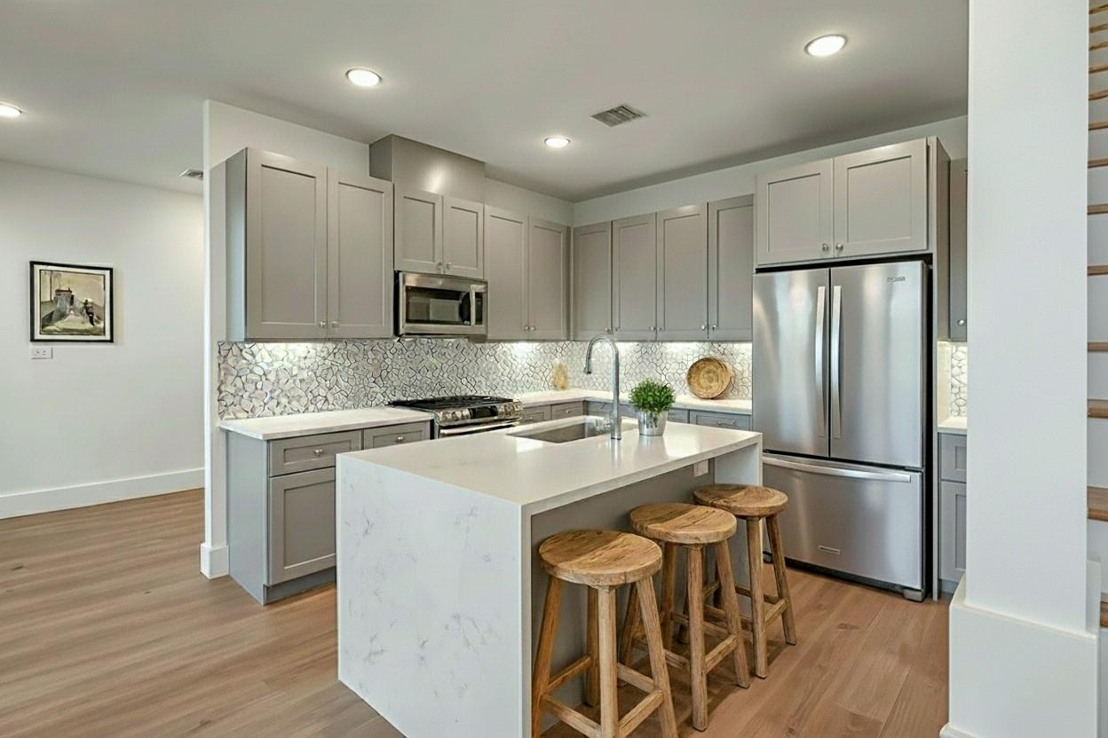 7609 Victory Reserve Street