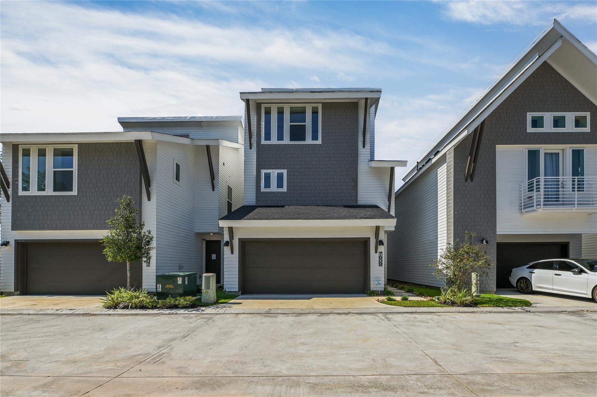 7609 Victory Reserve Street