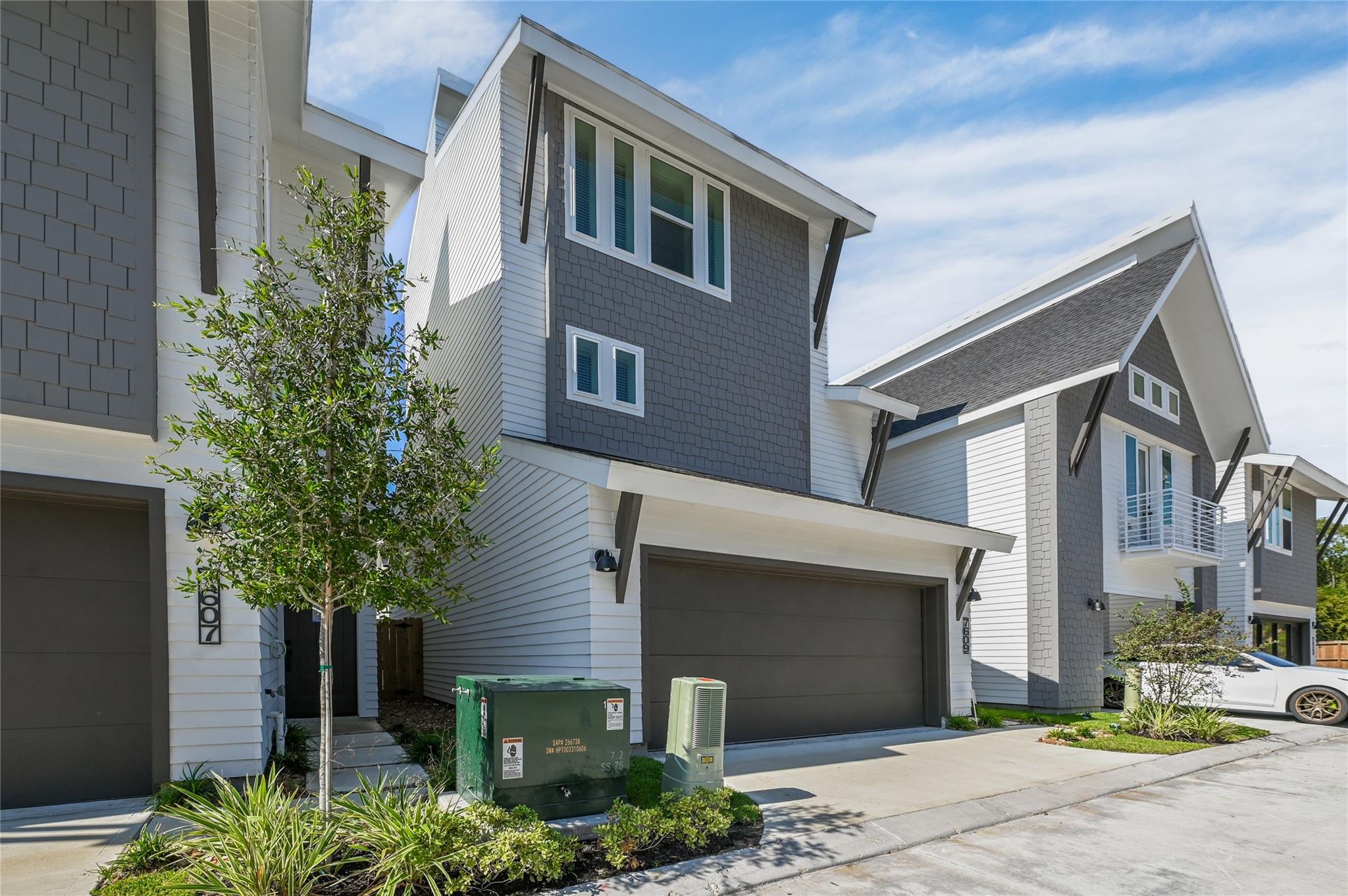 7609 Victory Reserve Street