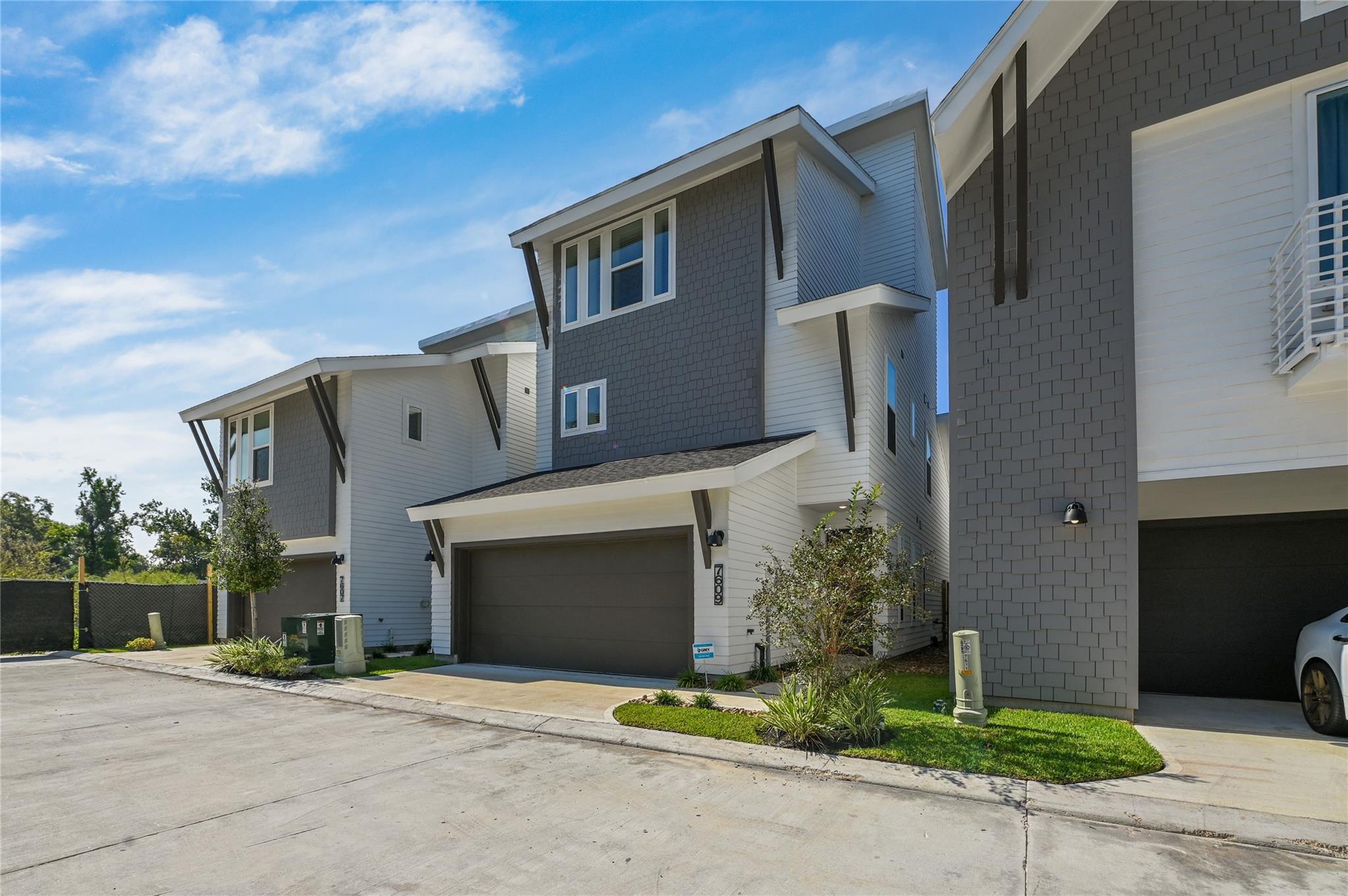 7609 Victory Reserve Street