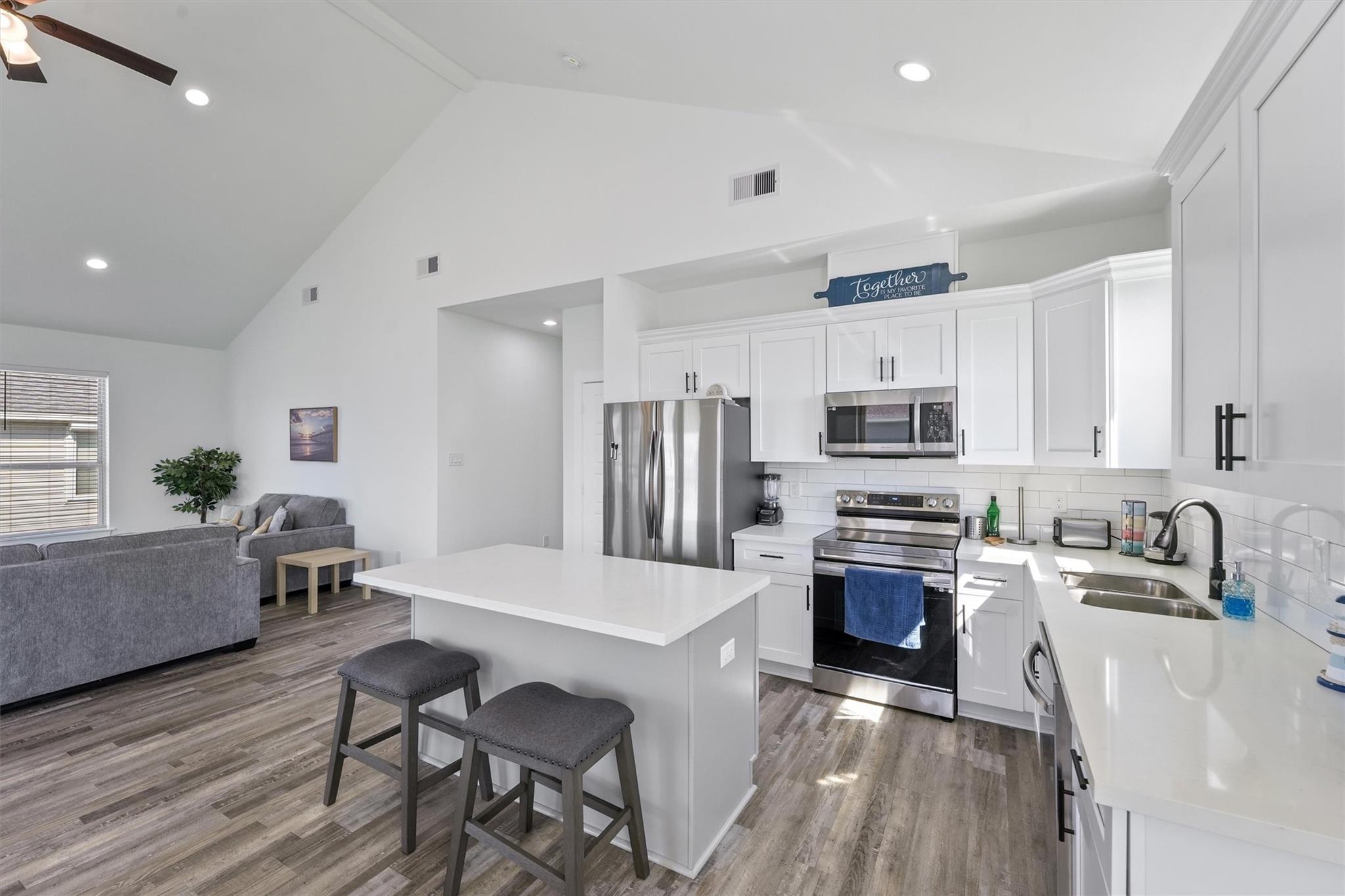 22809 Camino