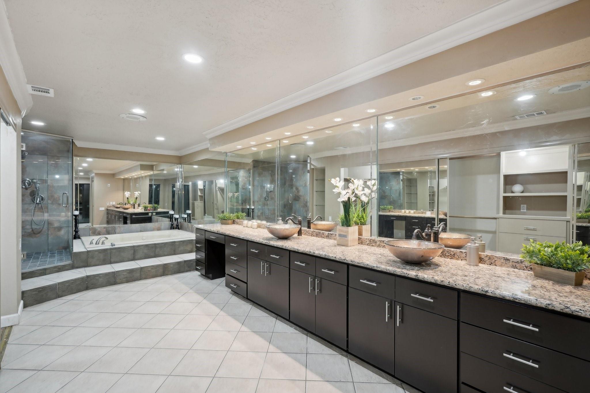 5914 Bermuda Dunes Drive