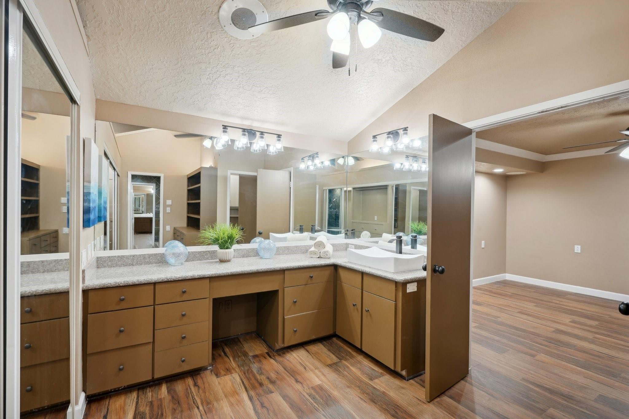 5914 Bermuda Dunes Drive