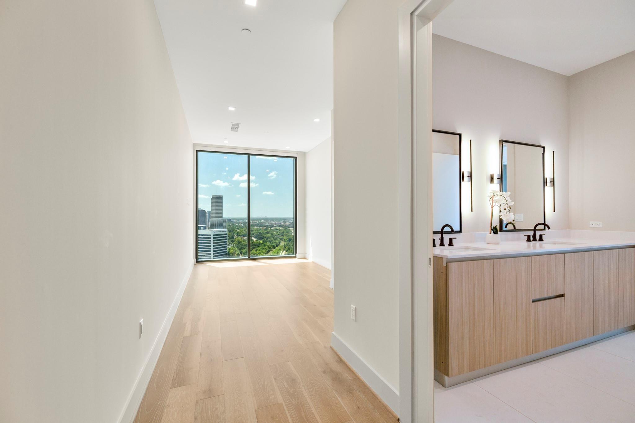 1711 Allen Parkway # 2001